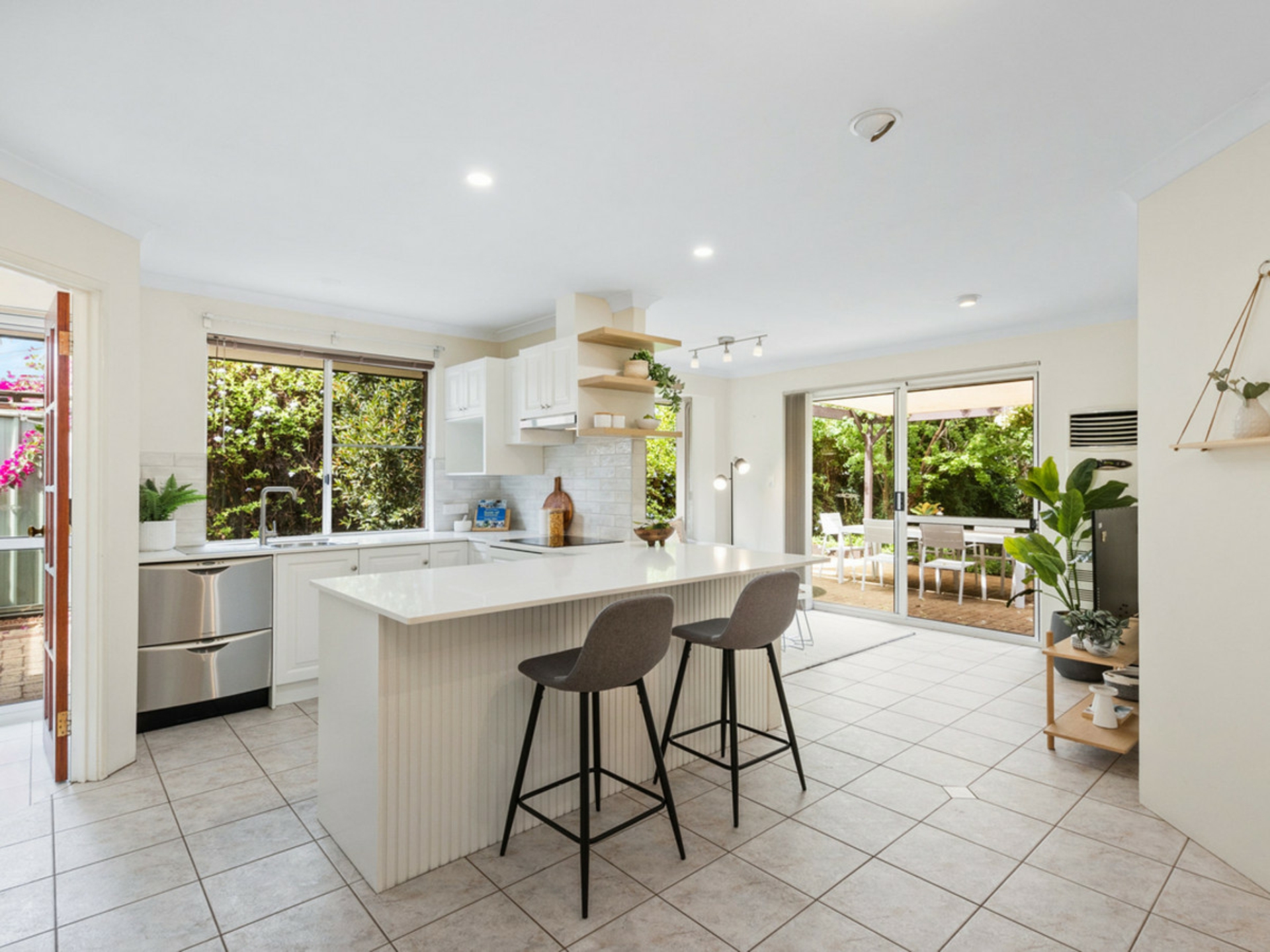 1A Grand Promenade, Bayswater