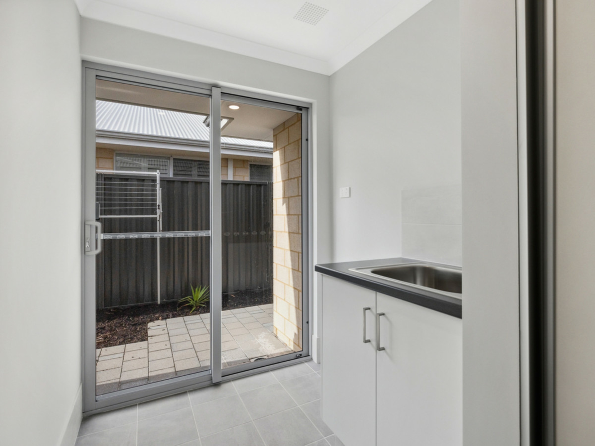 5 Negri Close, SOUTH GUILDFORD