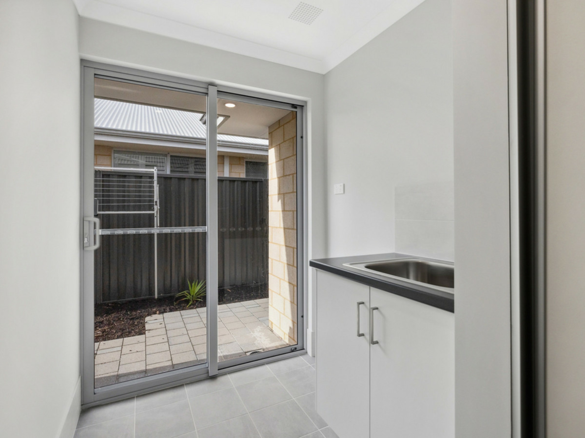 5 Negri Close, SOUTH GUILDFORD
