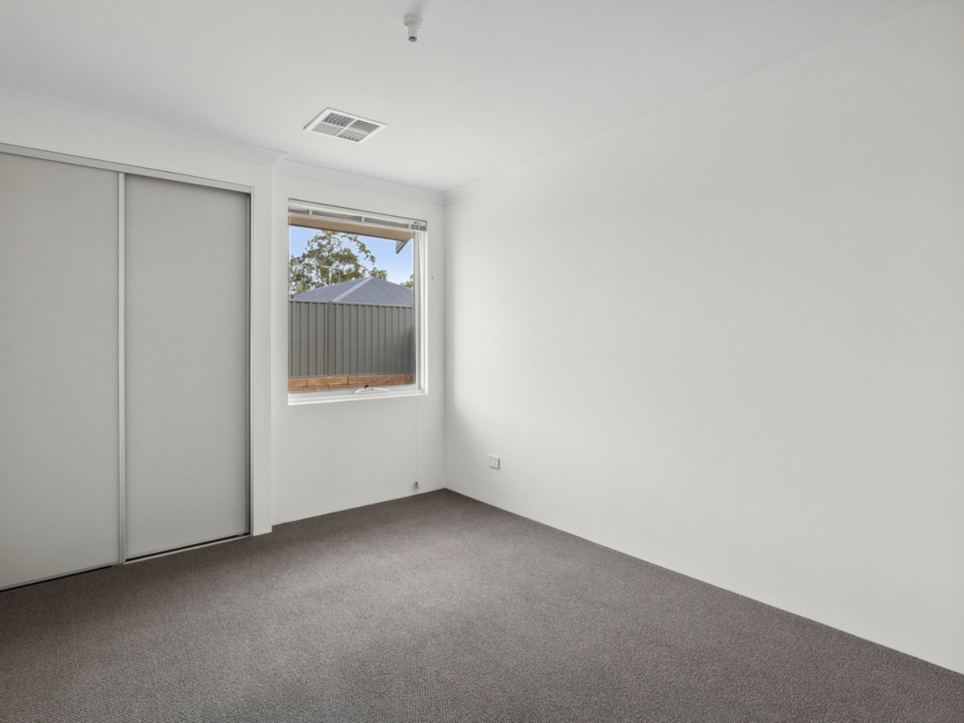 67 Denmark Loop, SOUTH GUILDFORD