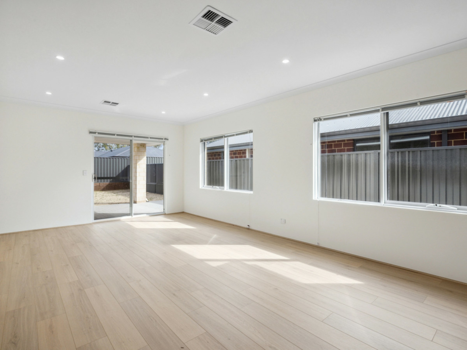 67 Denmark Loop, SOUTH GUILDFORD
