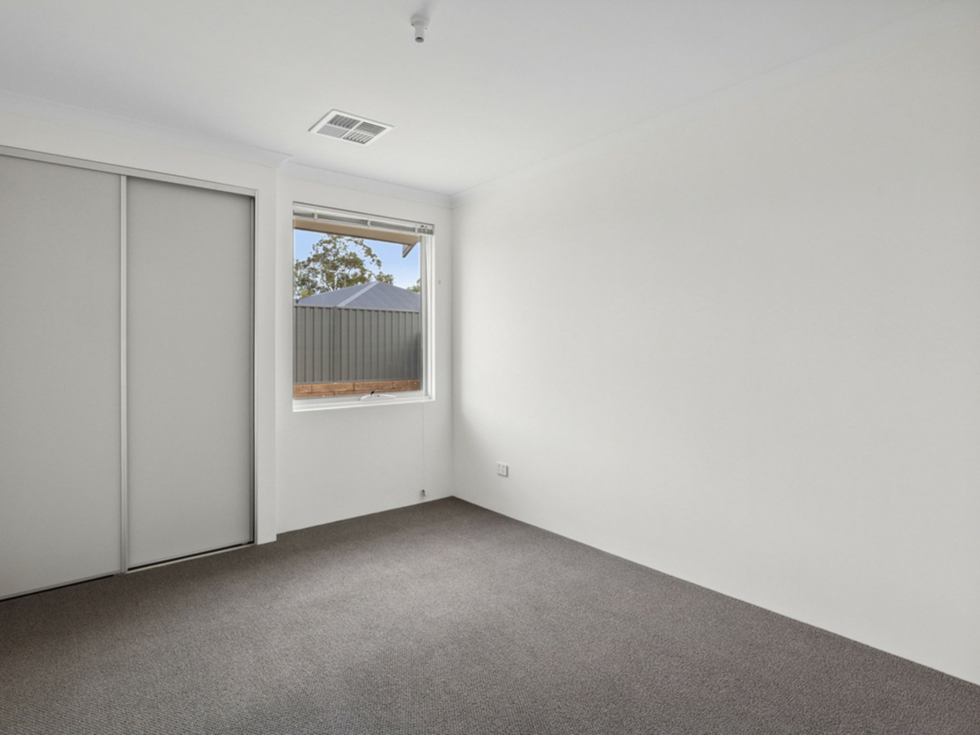 67 Denmark Loop, SOUTH GUILDFORD