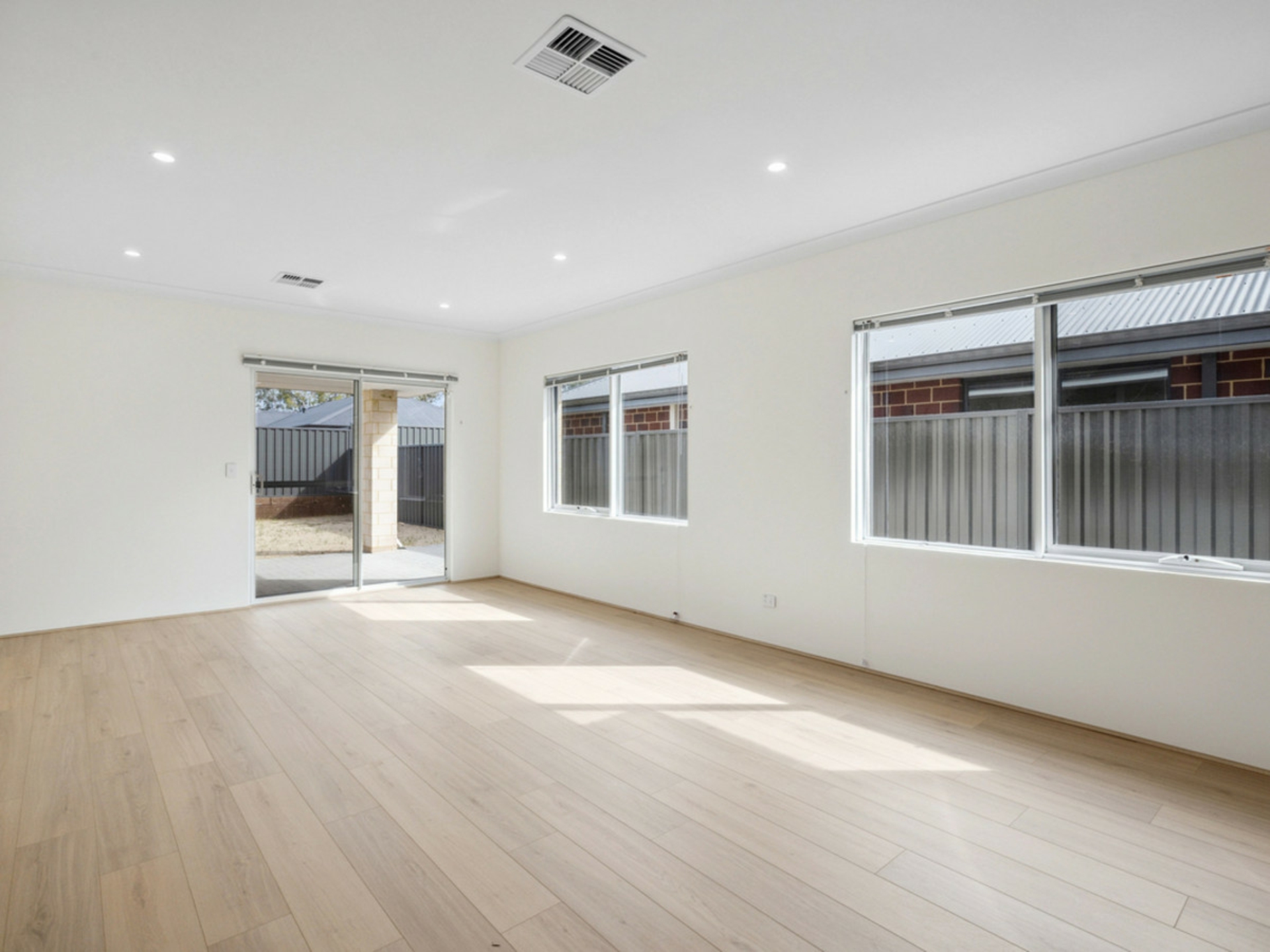 67 Denmark Loop, SOUTH GUILDFORD