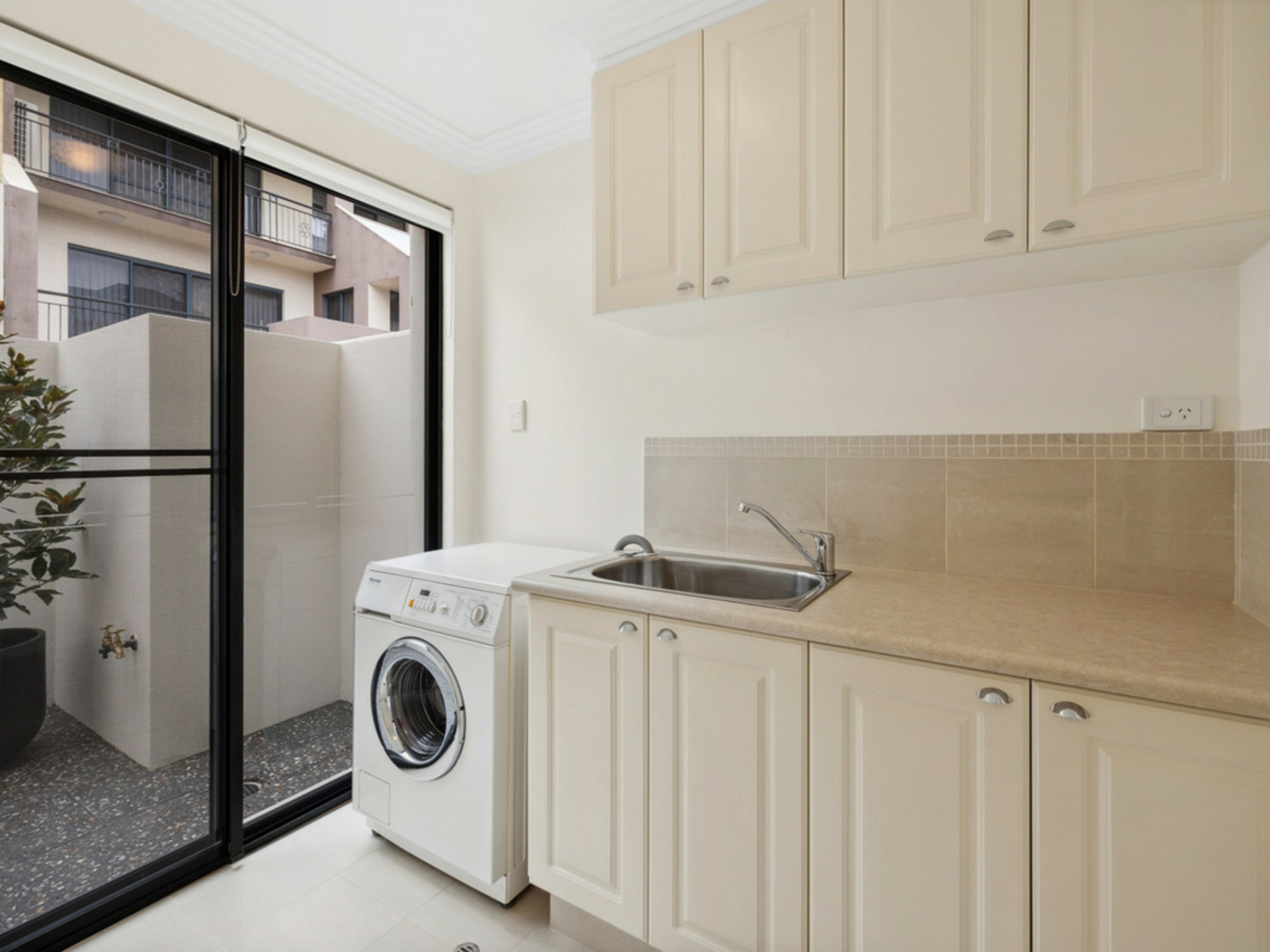 24 Tully Road, EAST PERTH