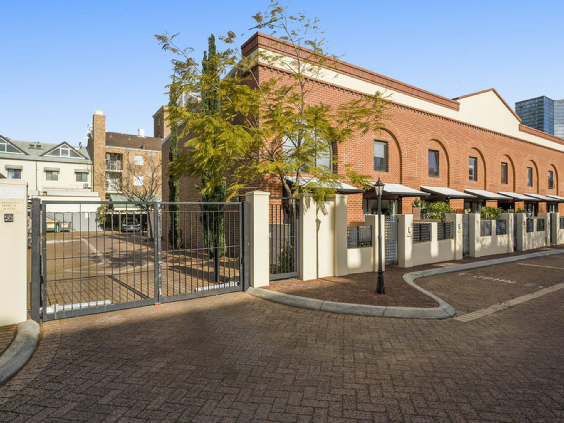 2 Little Shenton Lane, NORTHBRIDGE