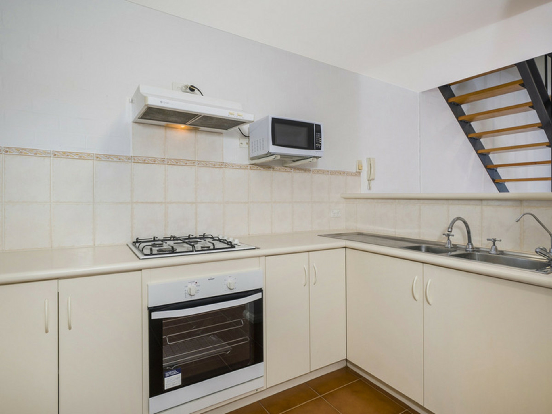 2 Little Shenton Lane, NORTHBRIDGE