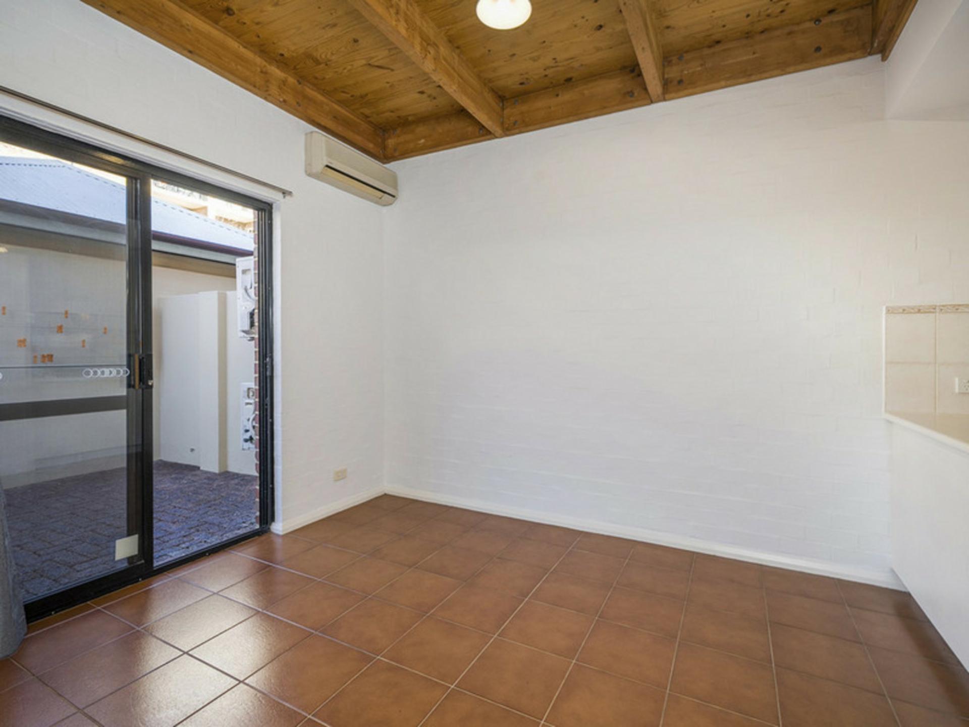 2 Little Shenton Lane, NORTHBRIDGE