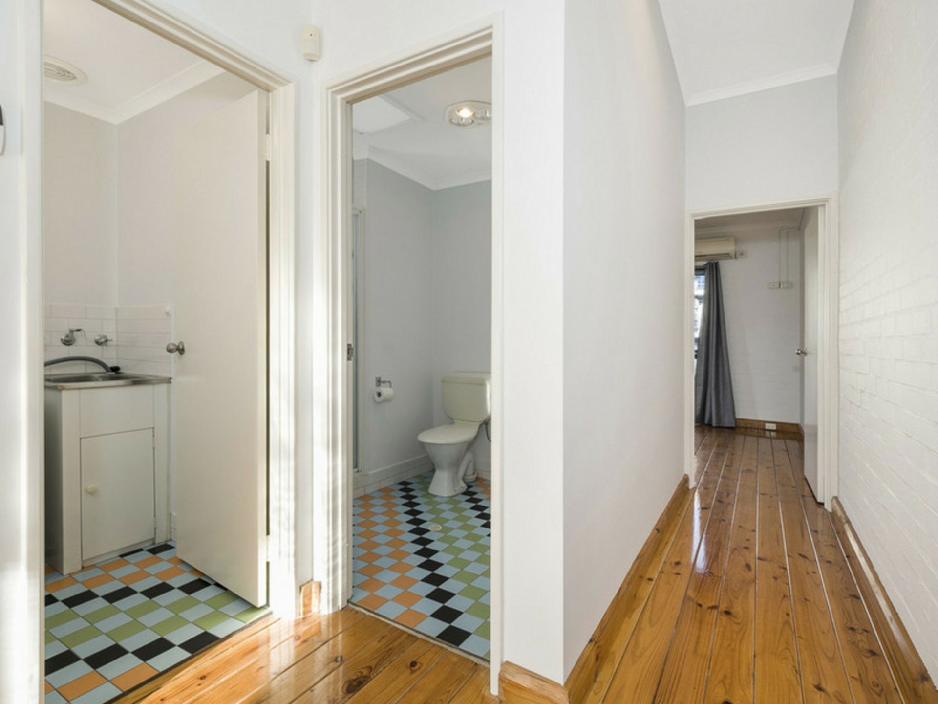 2 Little Shenton Lane, NORTHBRIDGE