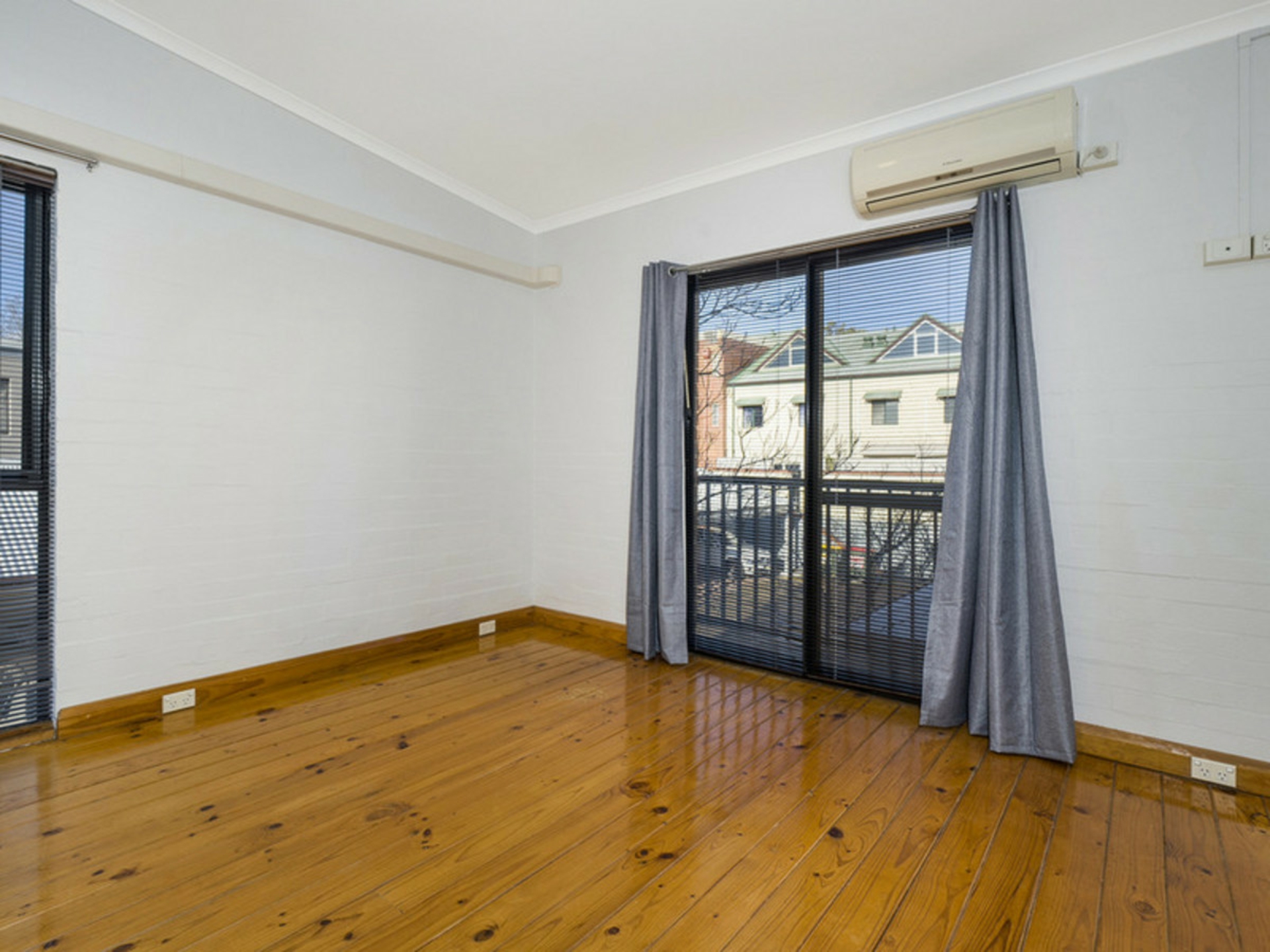 2 Little Shenton Lane, NORTHBRIDGE