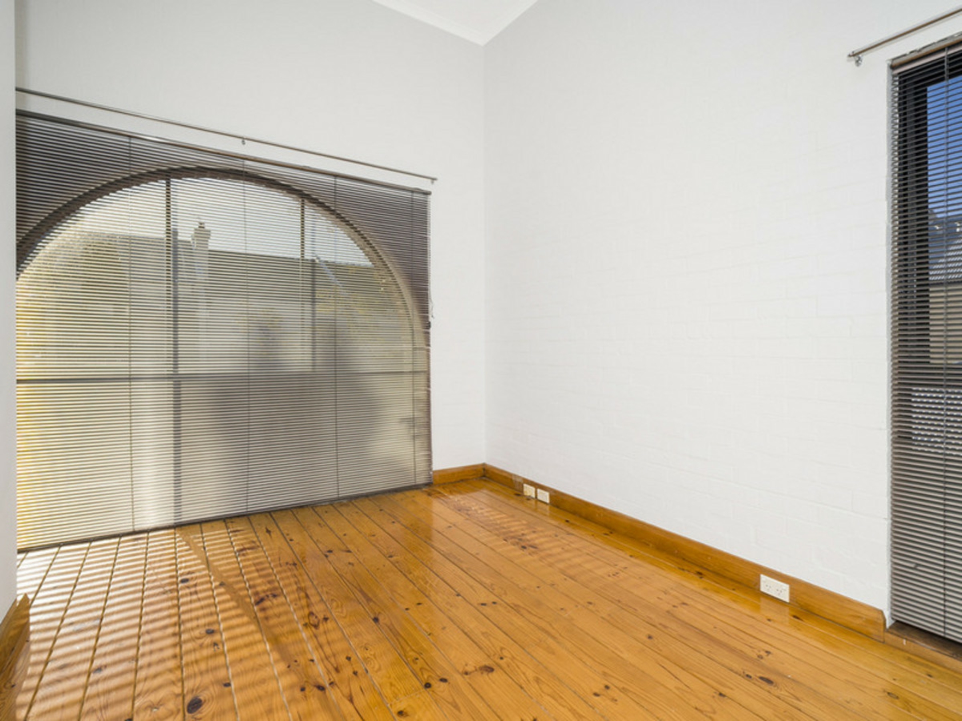 2 Little Shenton Lane, NORTHBRIDGE
