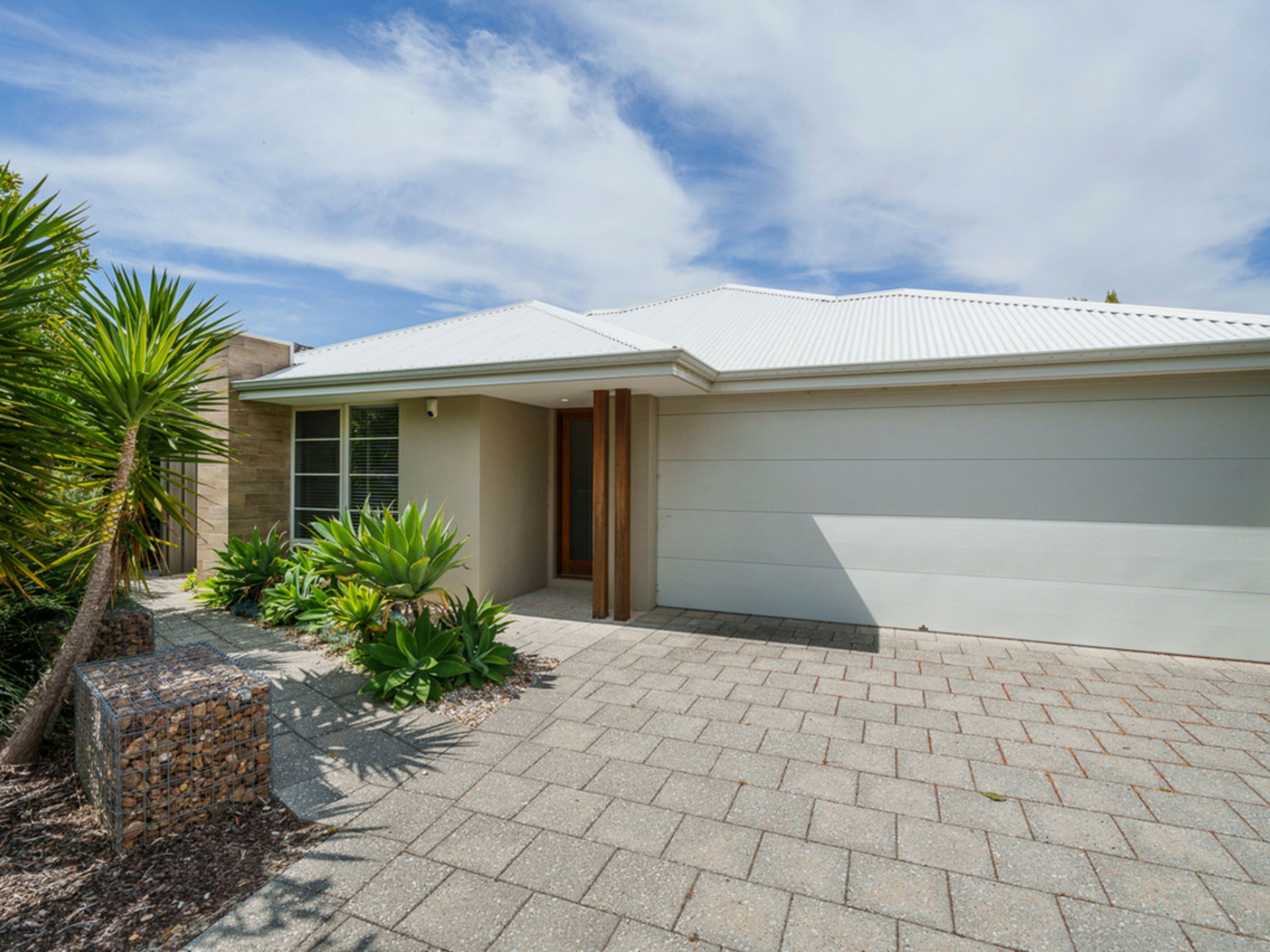 25 Serpentine Drive, SOUTH GUILDFORD