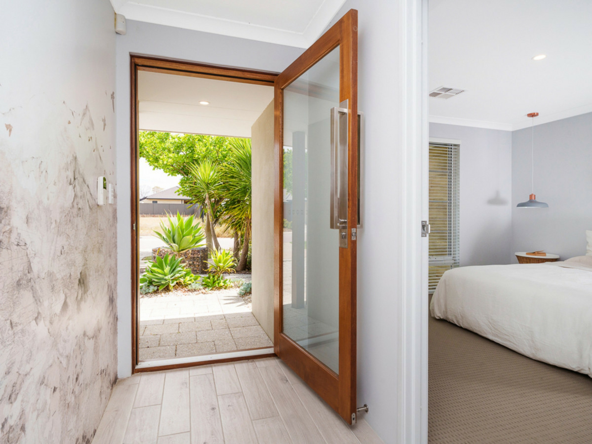 25 Serpentine Drive, SOUTH GUILDFORD