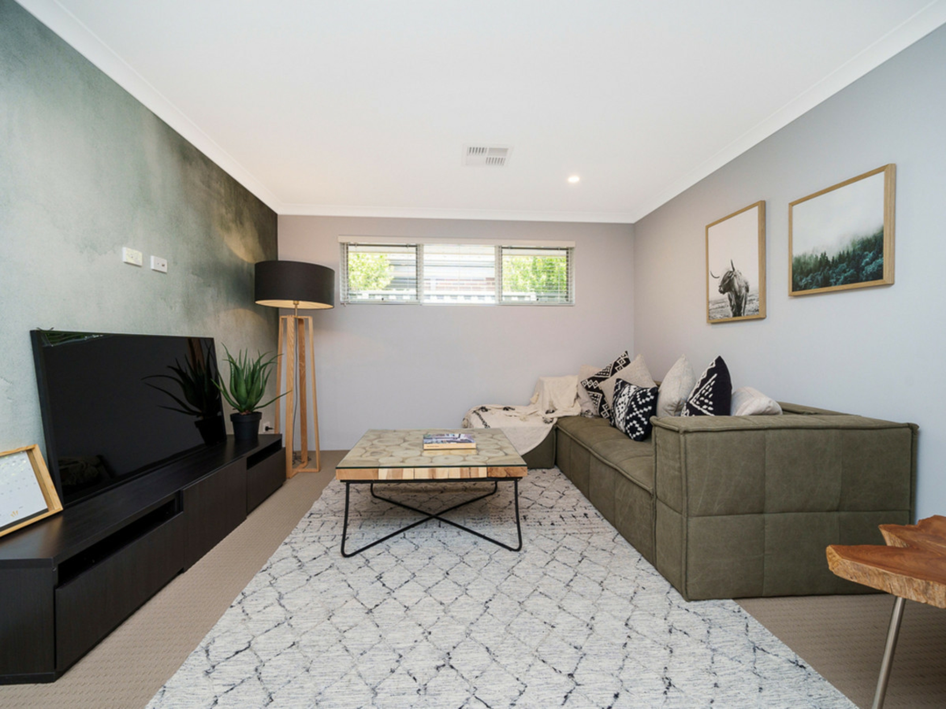 25 Serpentine Drive, SOUTH GUILDFORD