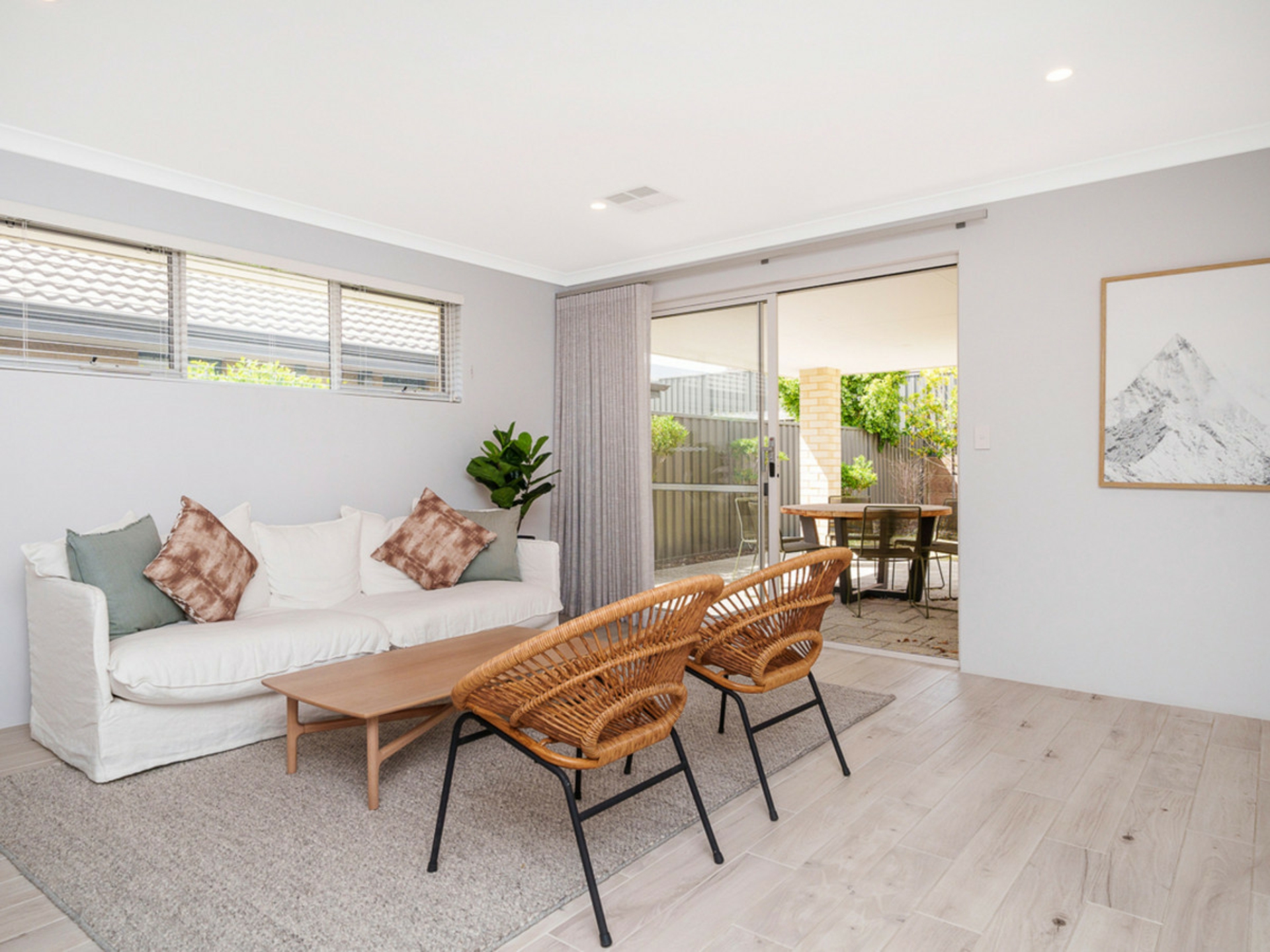 25 Serpentine Drive, SOUTH GUILDFORD