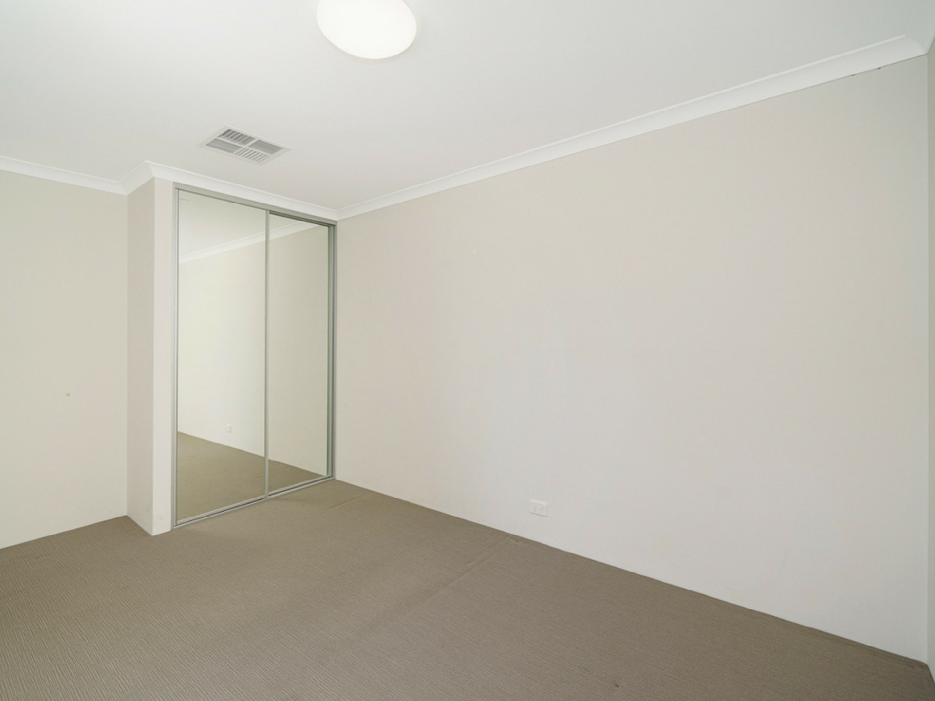 10d Smiths Avenue, REDCLIFFE
