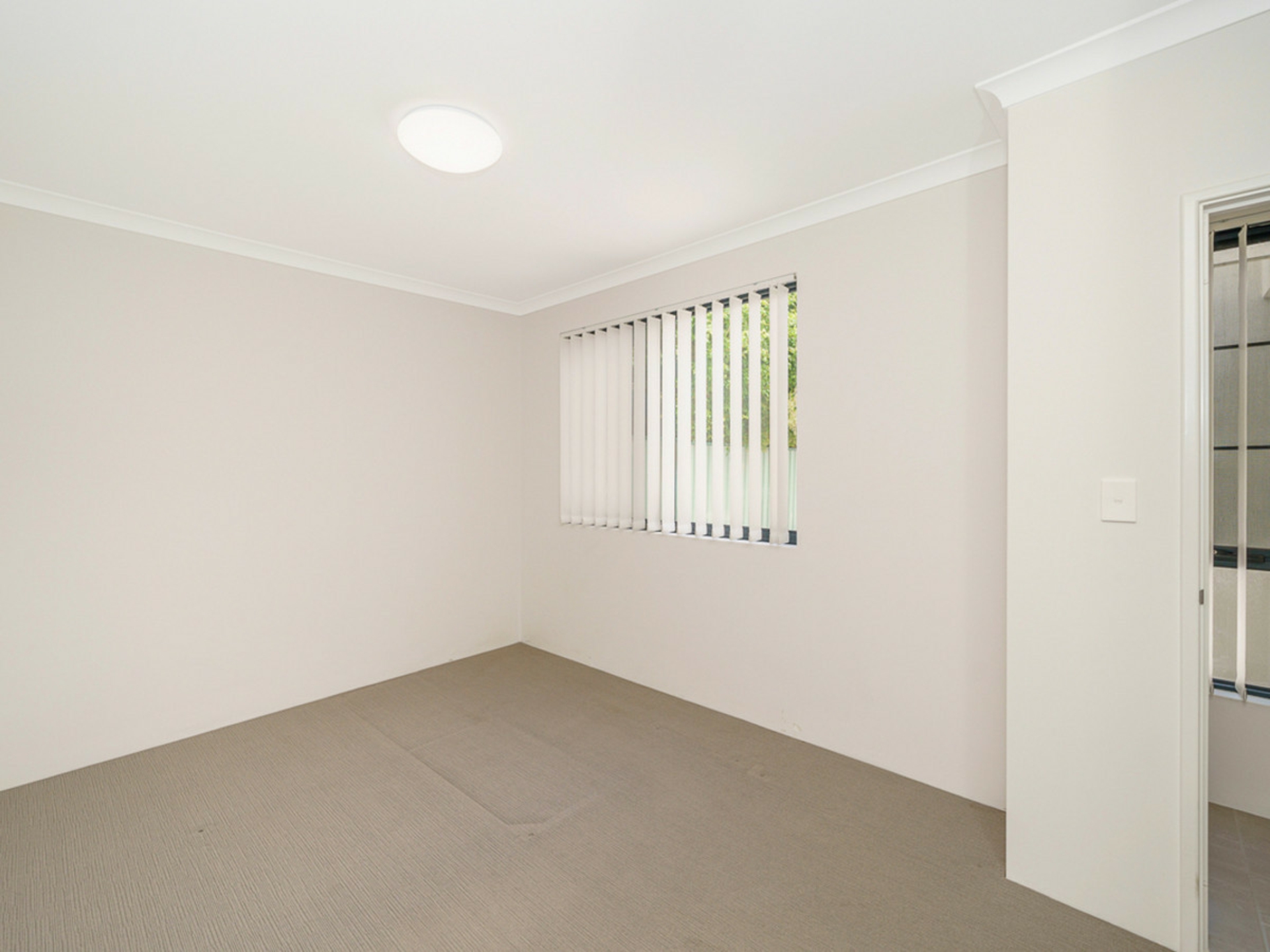 10d Smiths Avenue, REDCLIFFE