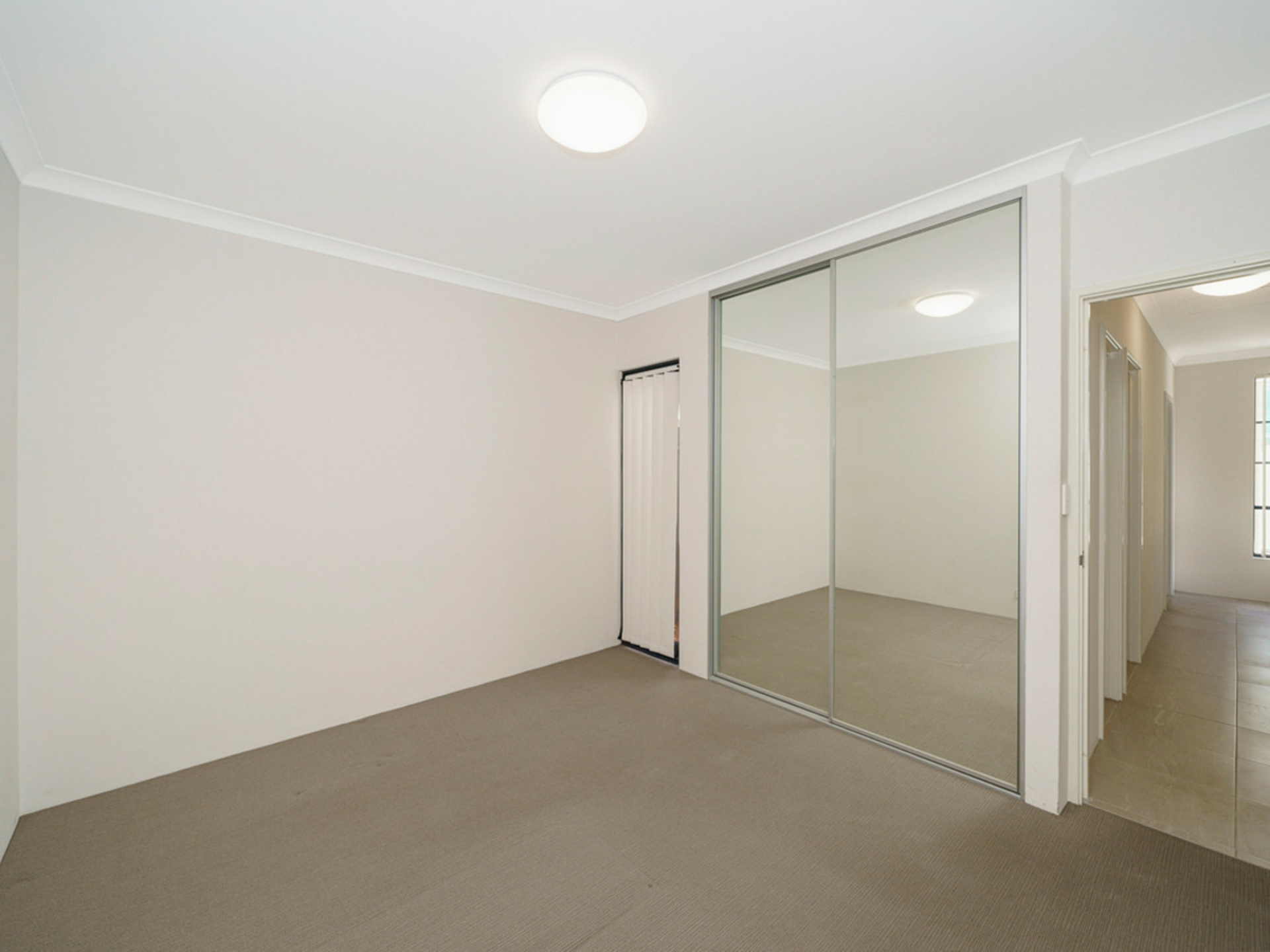 10d Smiths Avenue, REDCLIFFE