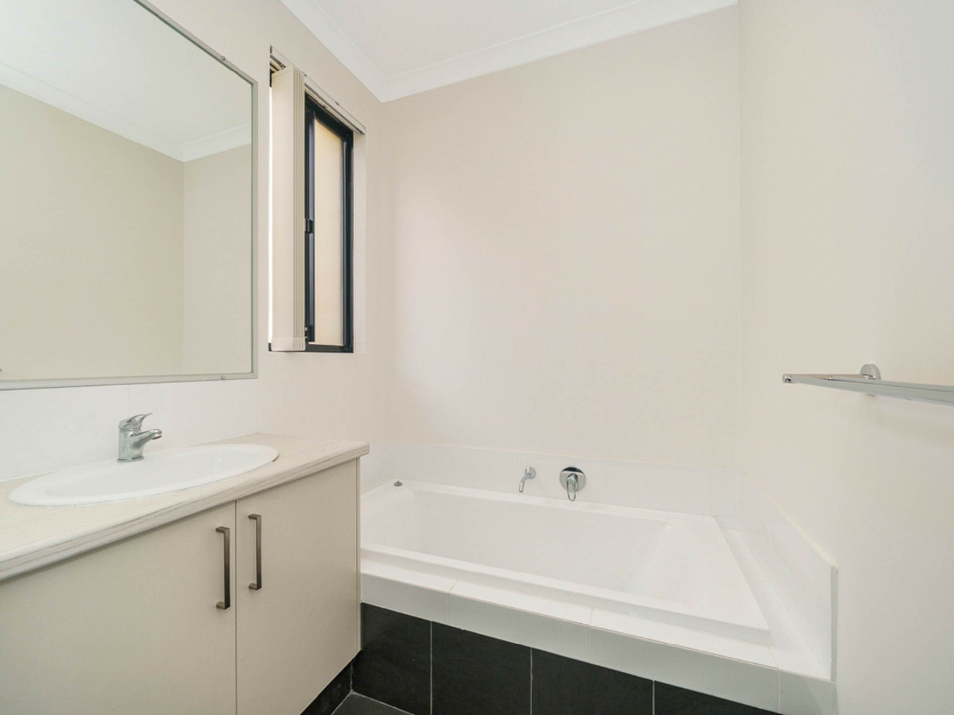 10d Smiths Avenue, REDCLIFFE