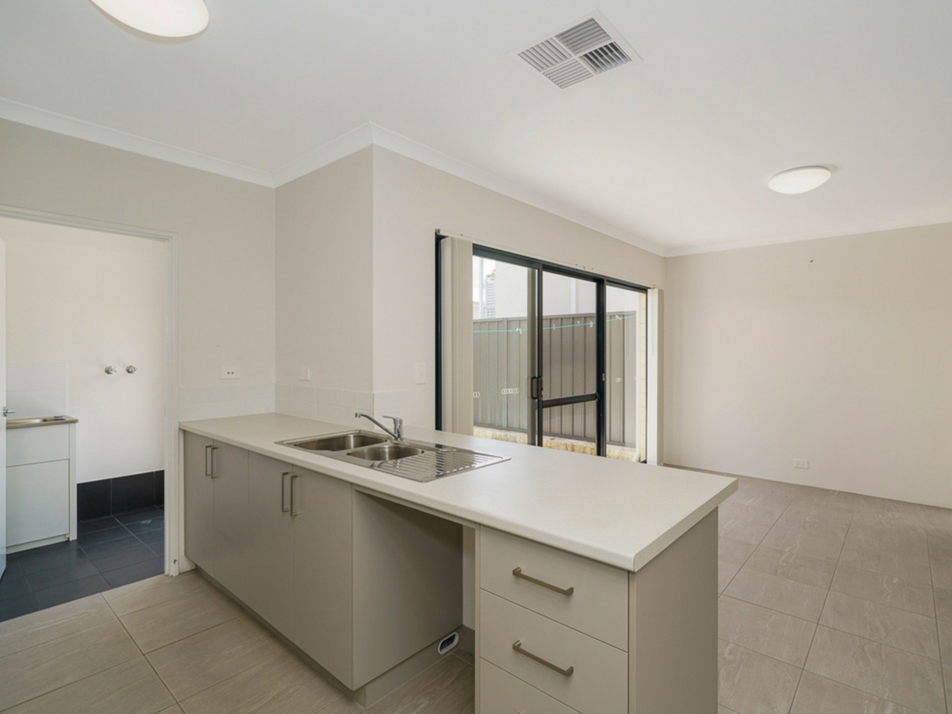 10d Smiths Avenue, REDCLIFFE