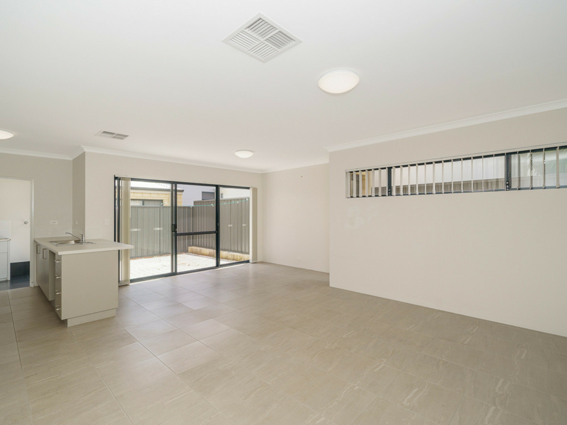 10d Smiths Avenue, REDCLIFFE