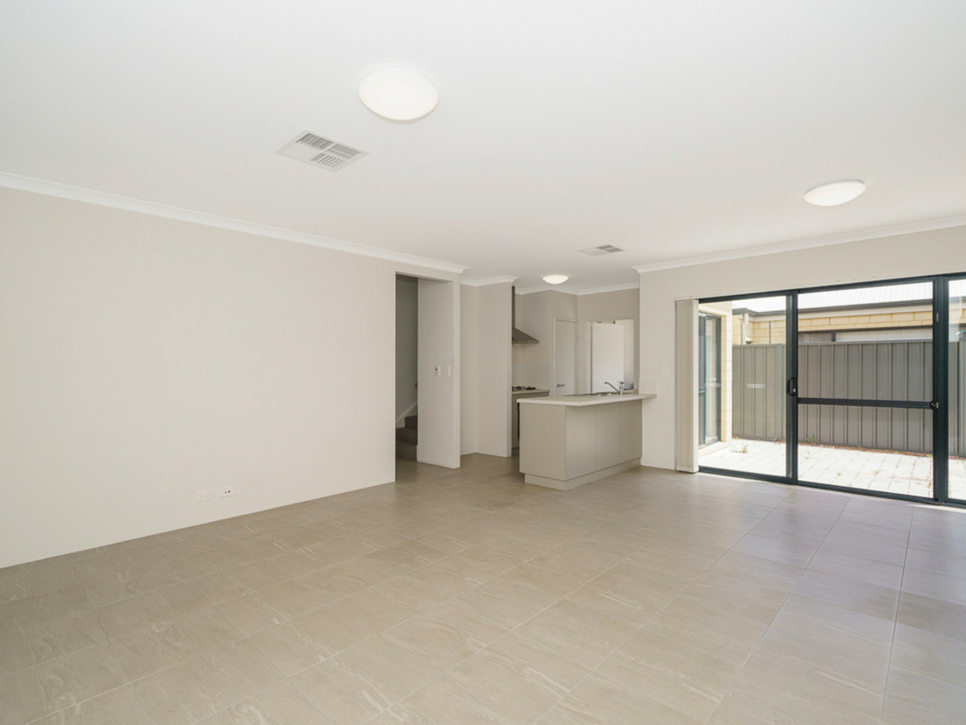 10d Smiths Avenue, REDCLIFFE