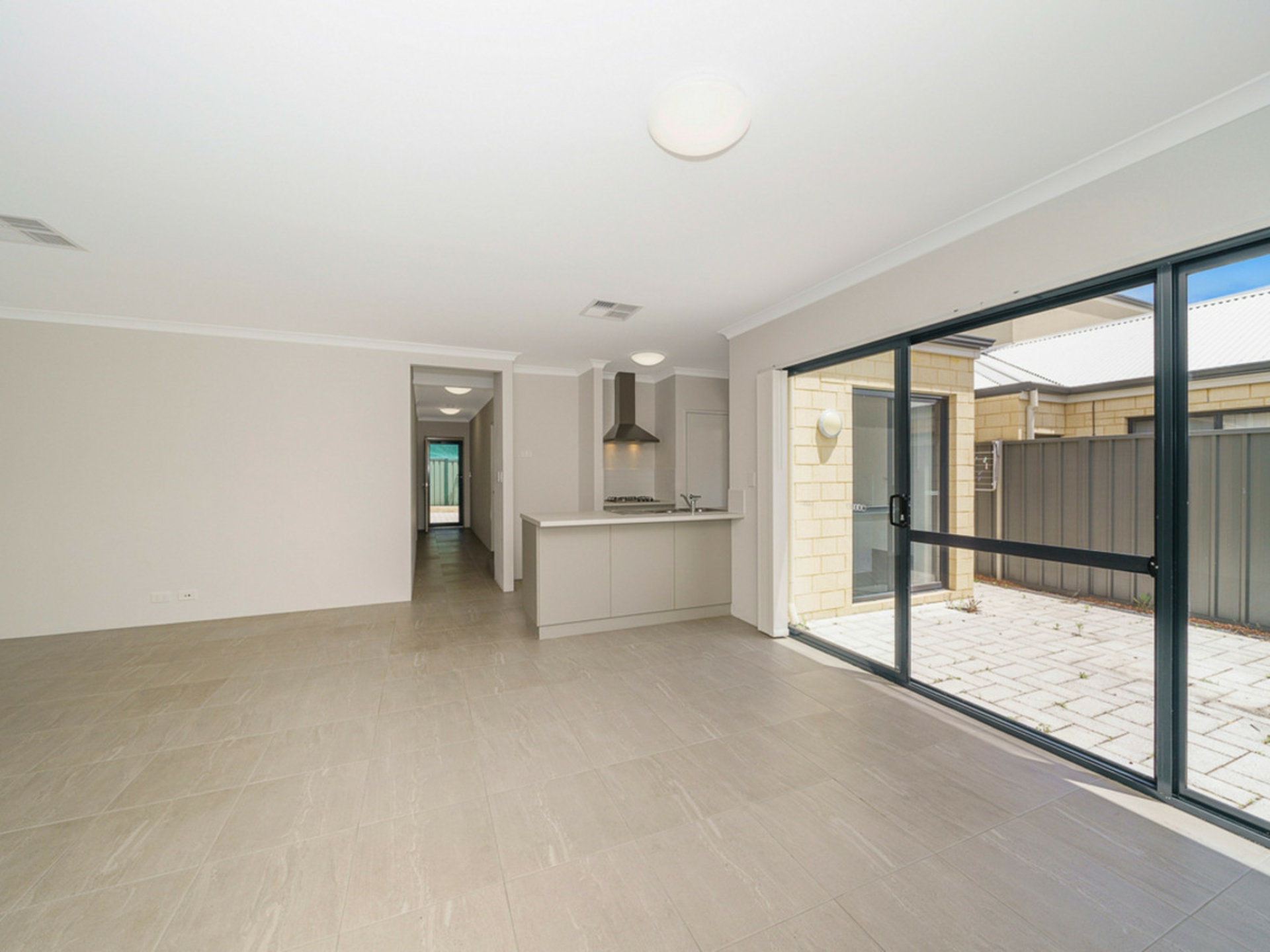10d Smiths Avenue, REDCLIFFE