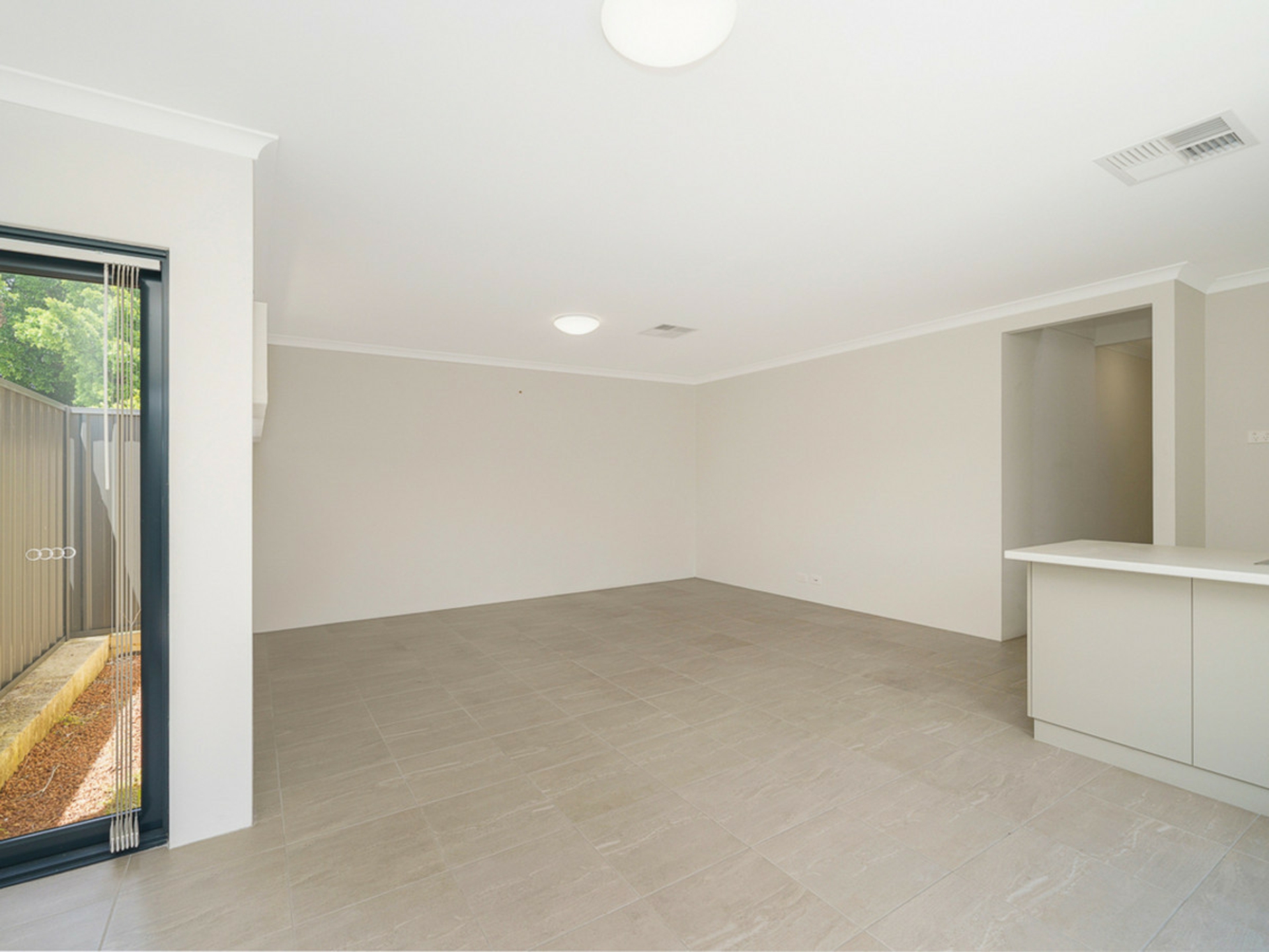 10d Smiths Avenue, REDCLIFFE