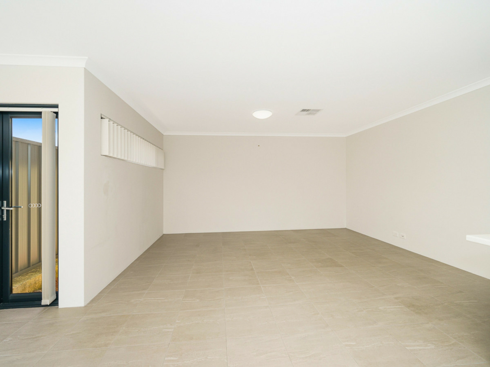 10d Smiths Avenue, REDCLIFFE