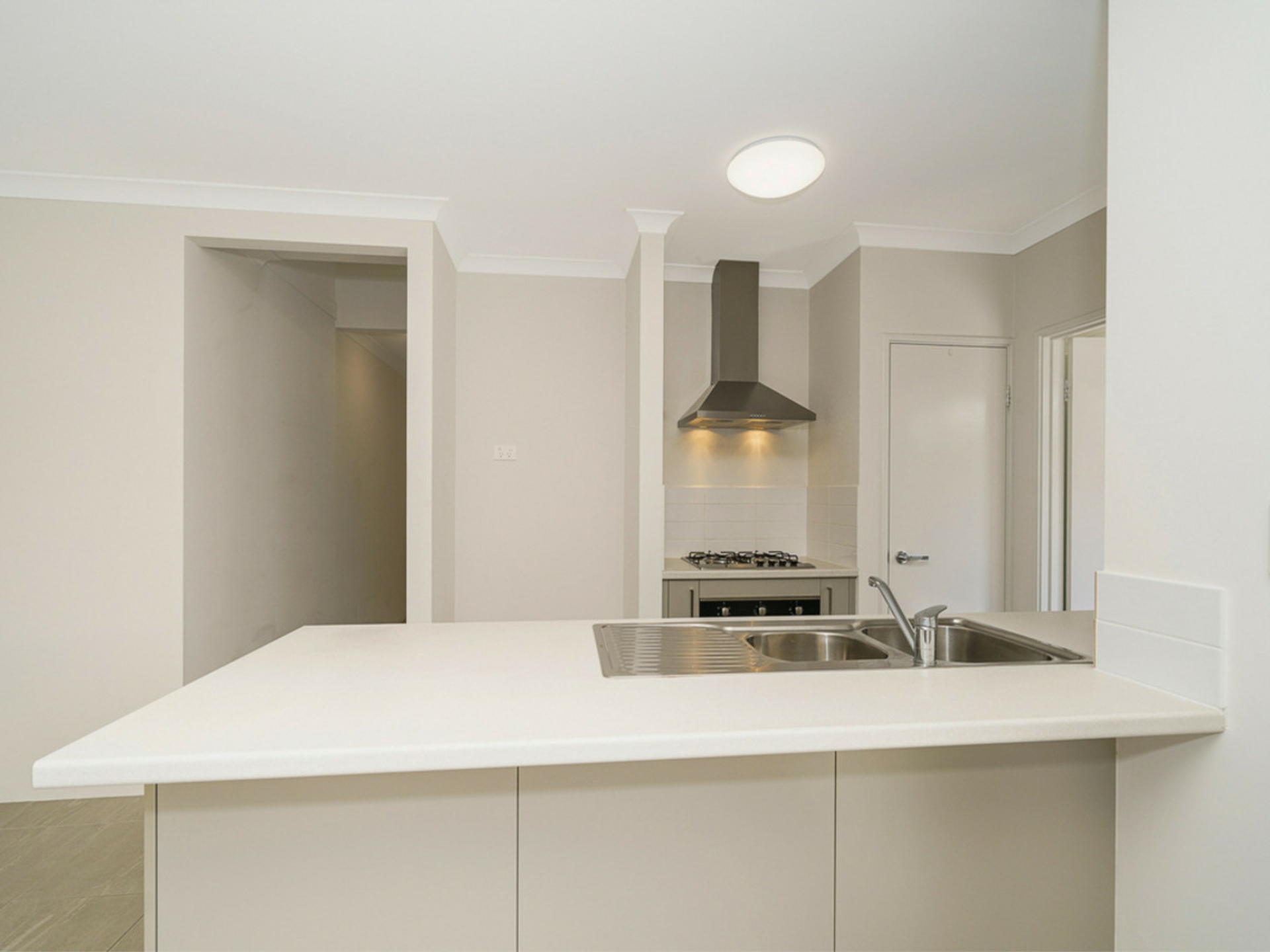 10d Smiths Avenue, REDCLIFFE