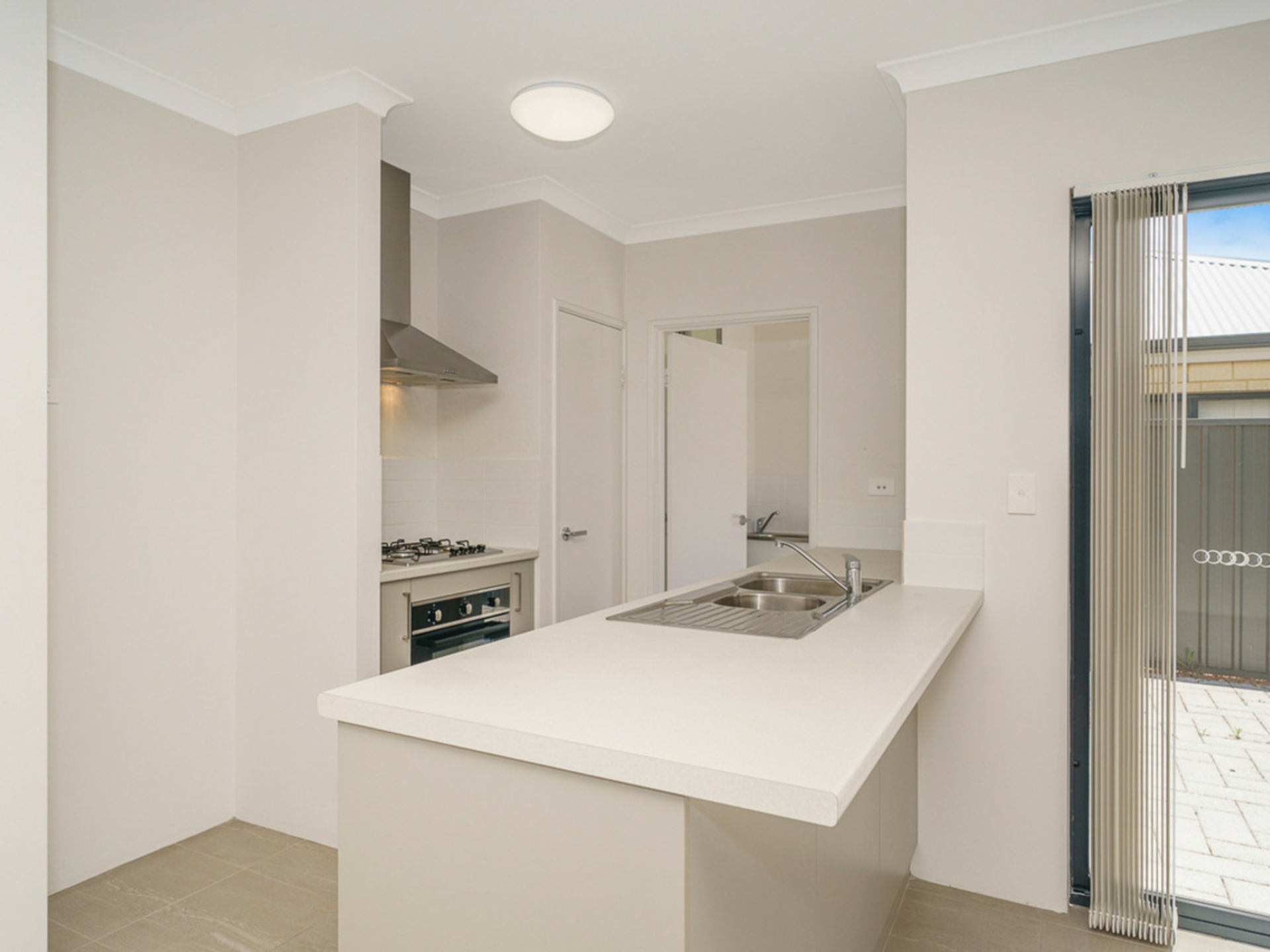 10d Smiths Avenue, REDCLIFFE