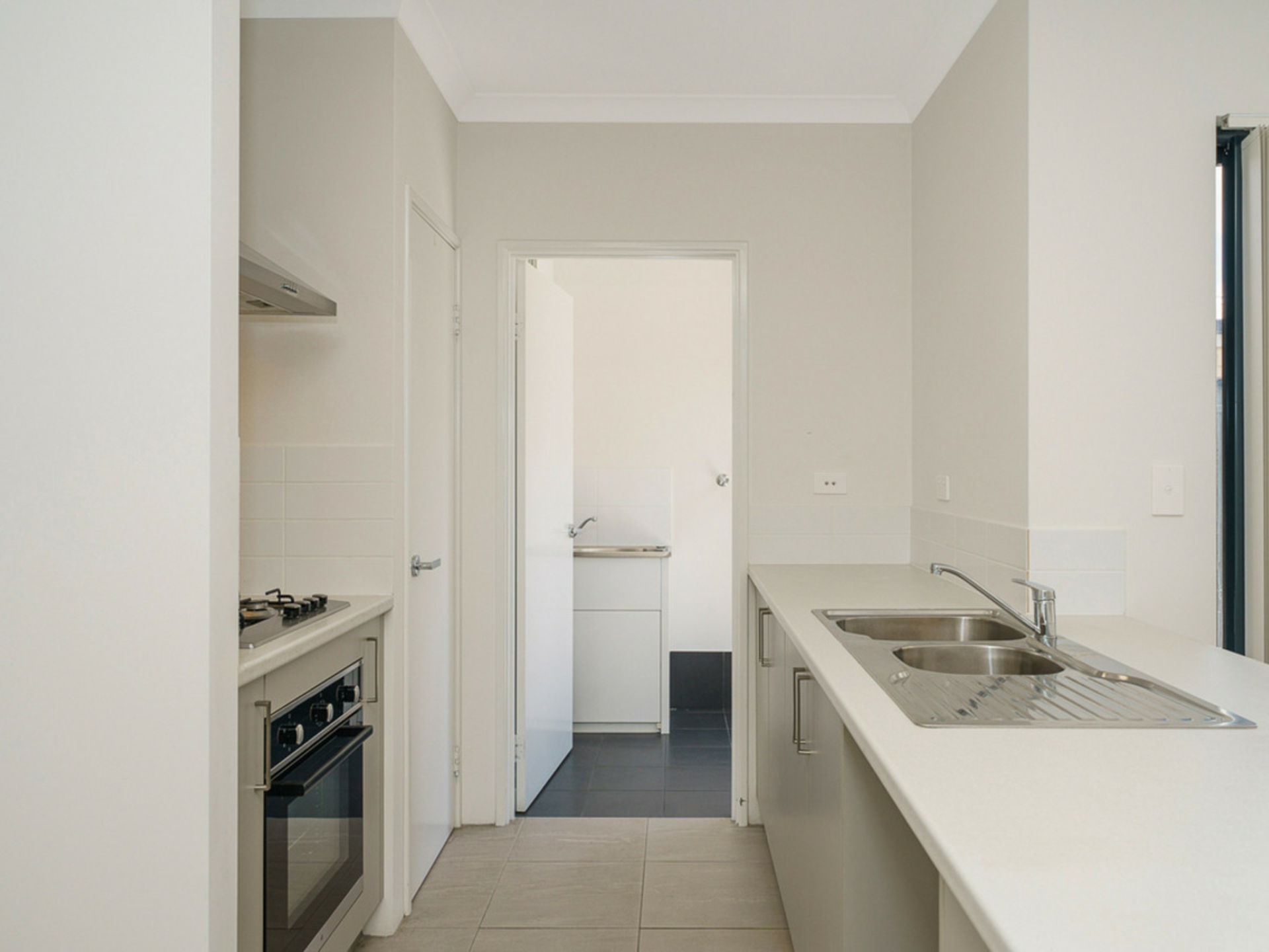 10d Smiths Avenue, REDCLIFFE