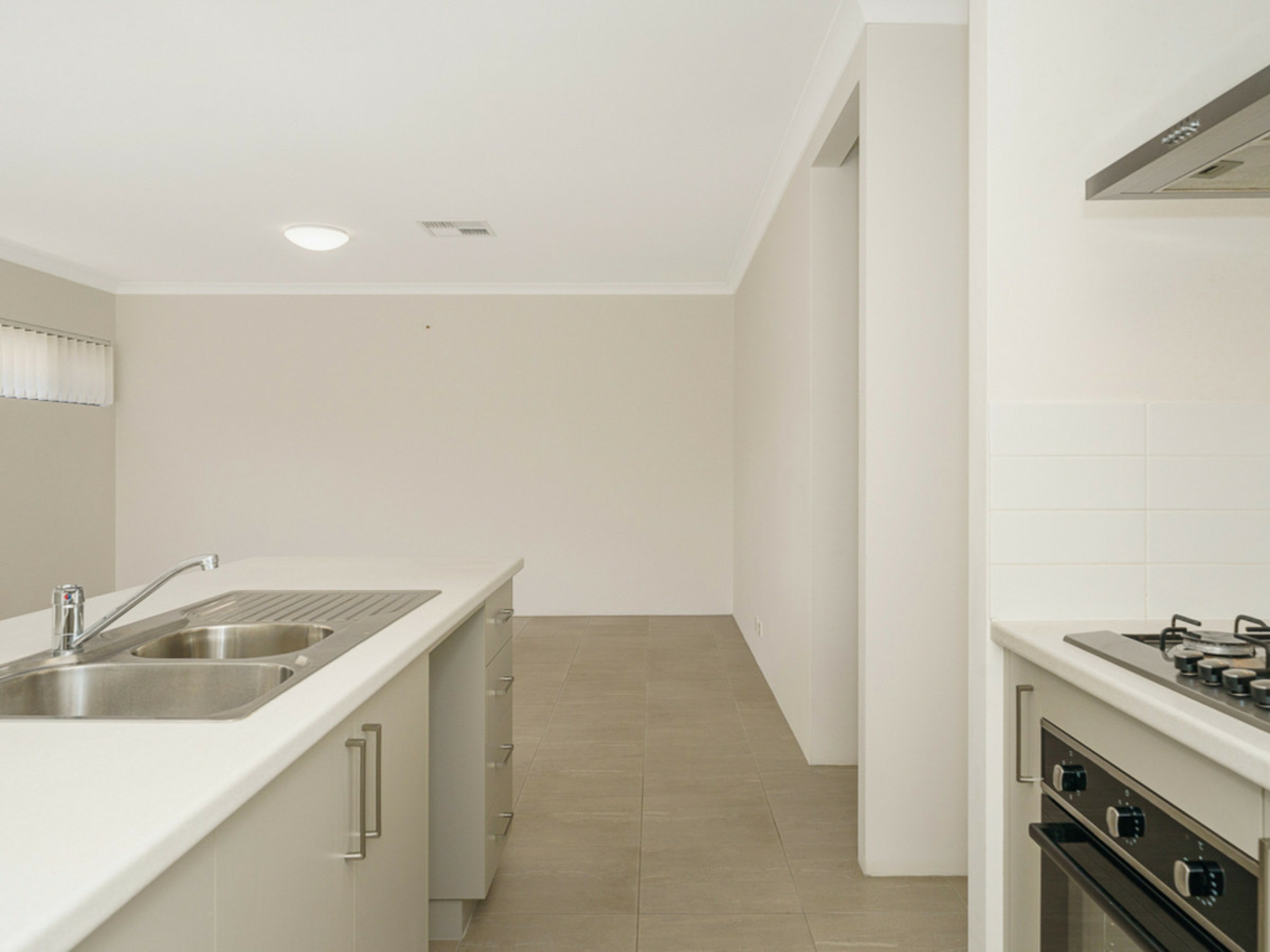 10d Smiths Avenue, REDCLIFFE