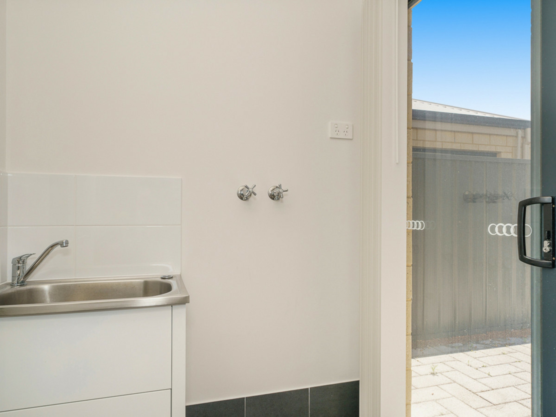 10d Smiths Avenue, REDCLIFFE