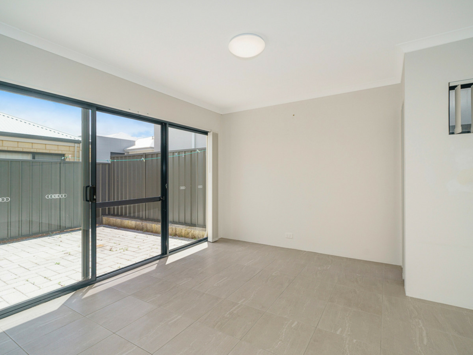 10d Smiths Avenue, REDCLIFFE