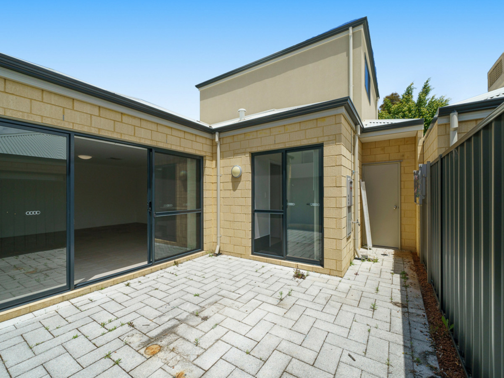 10d Smiths Avenue, REDCLIFFE