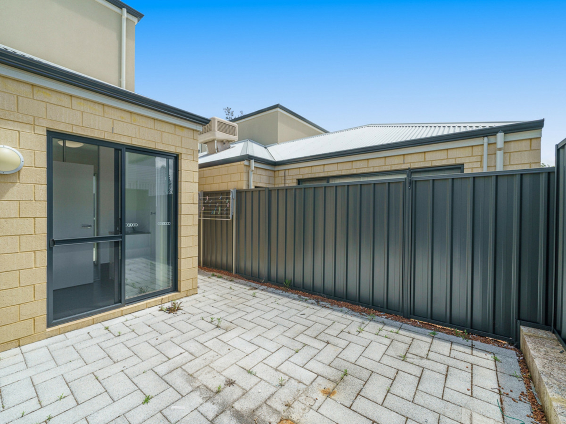 10d Smiths Avenue, REDCLIFFE