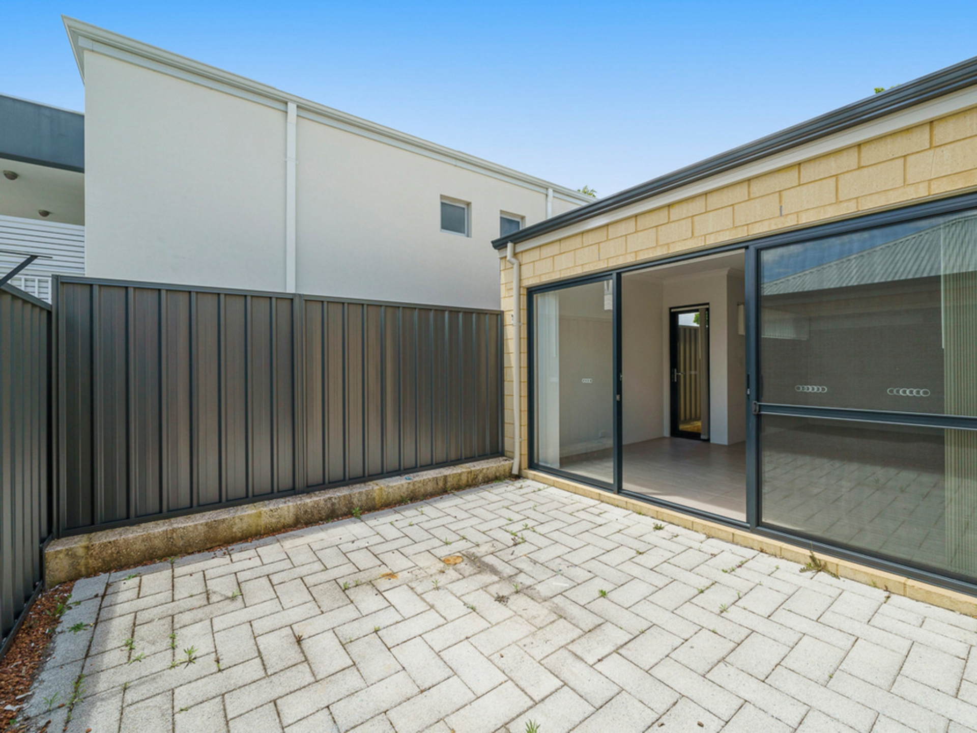 10d Smiths Avenue, REDCLIFFE