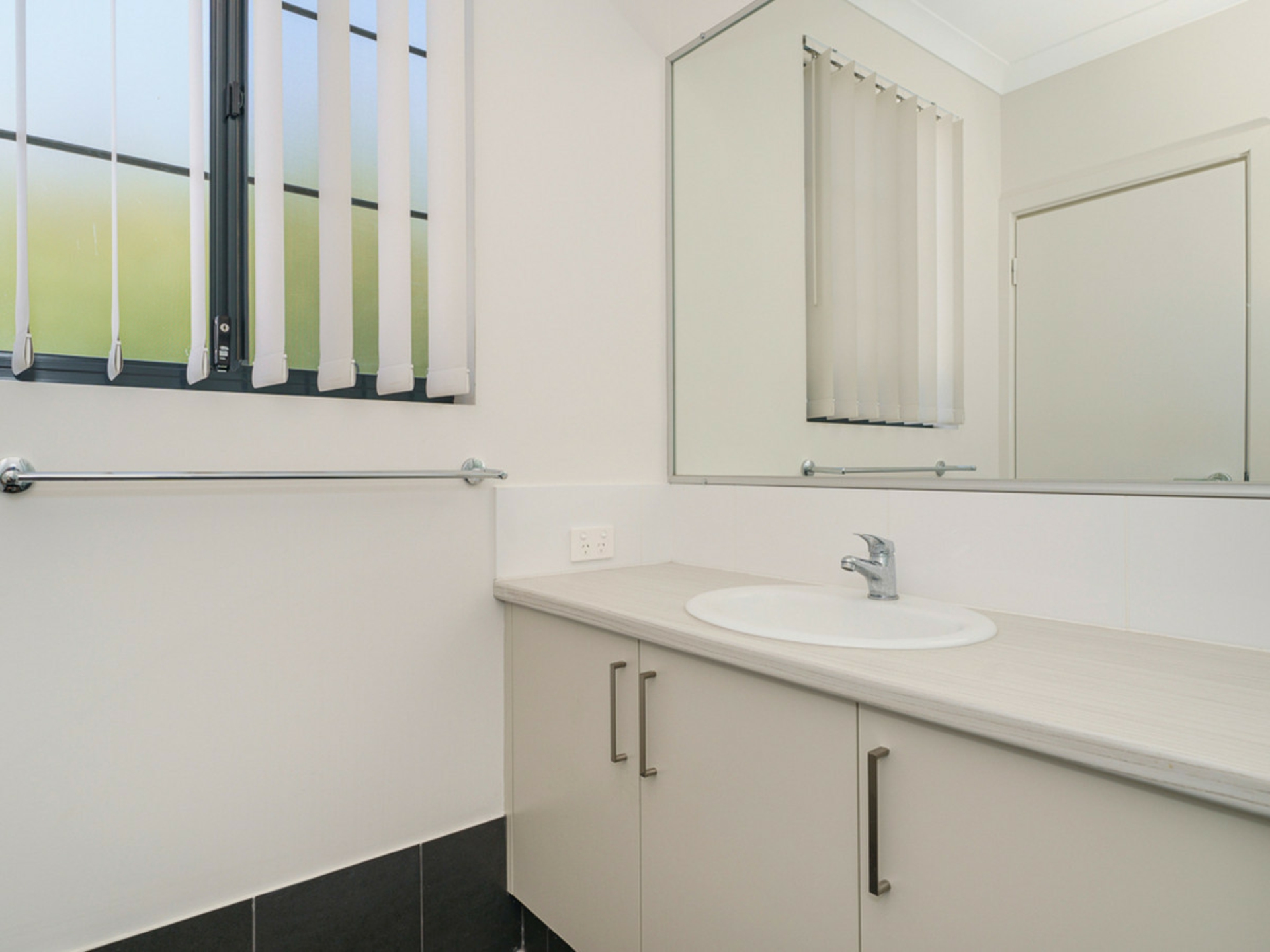 10d Smiths Avenue, REDCLIFFE