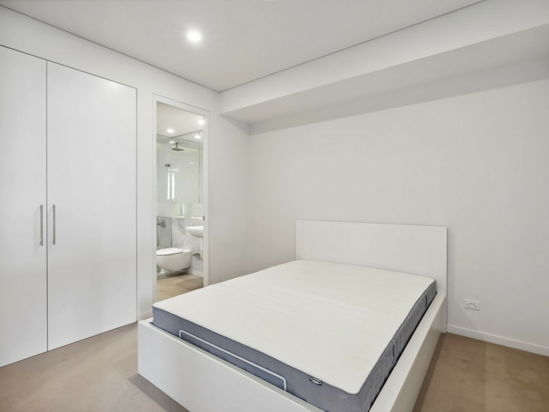 402/2 Moreau Parade, EAST PERTH