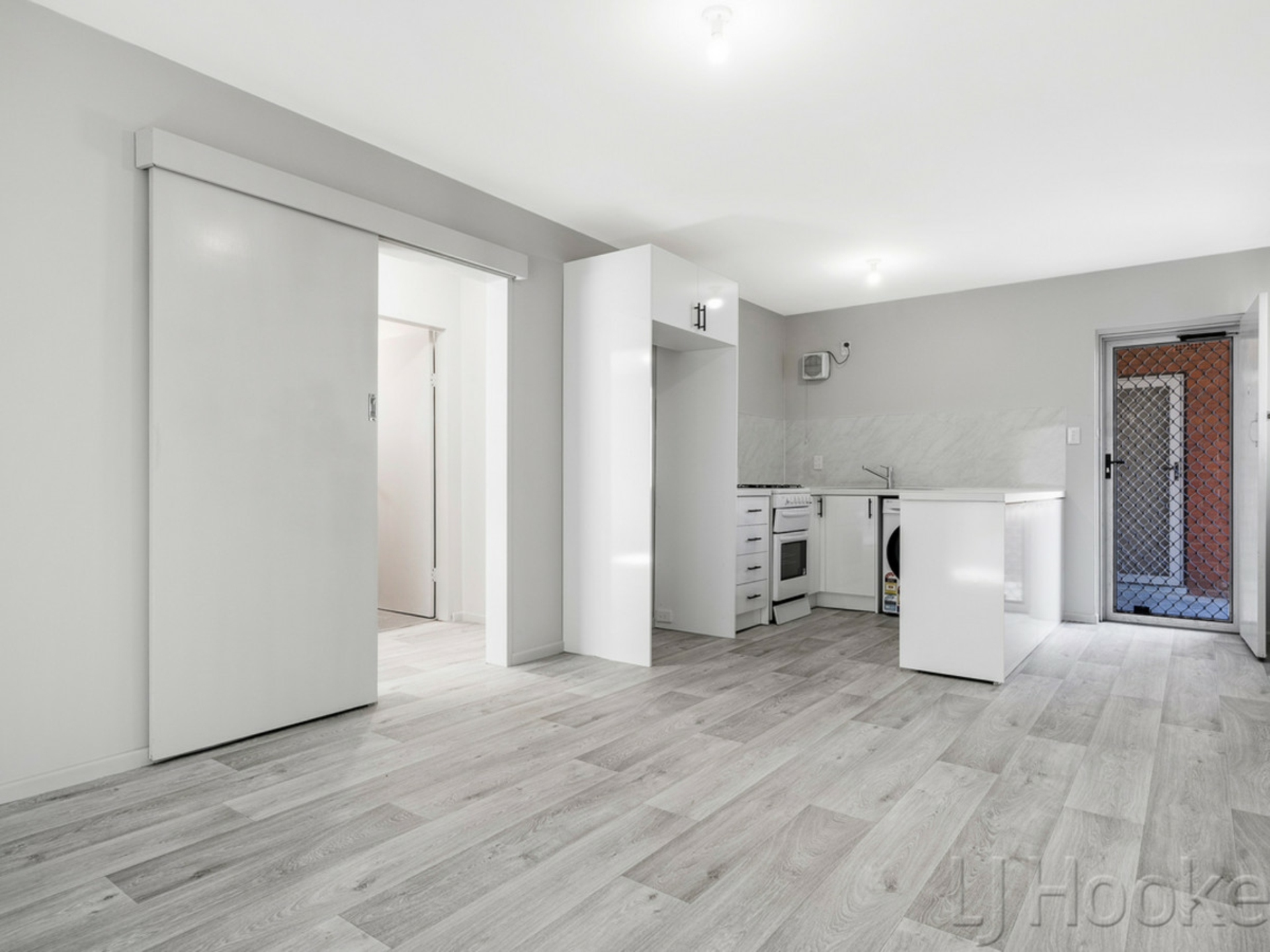 4/16 Cambridge Street, WEST LEEDERVILLE