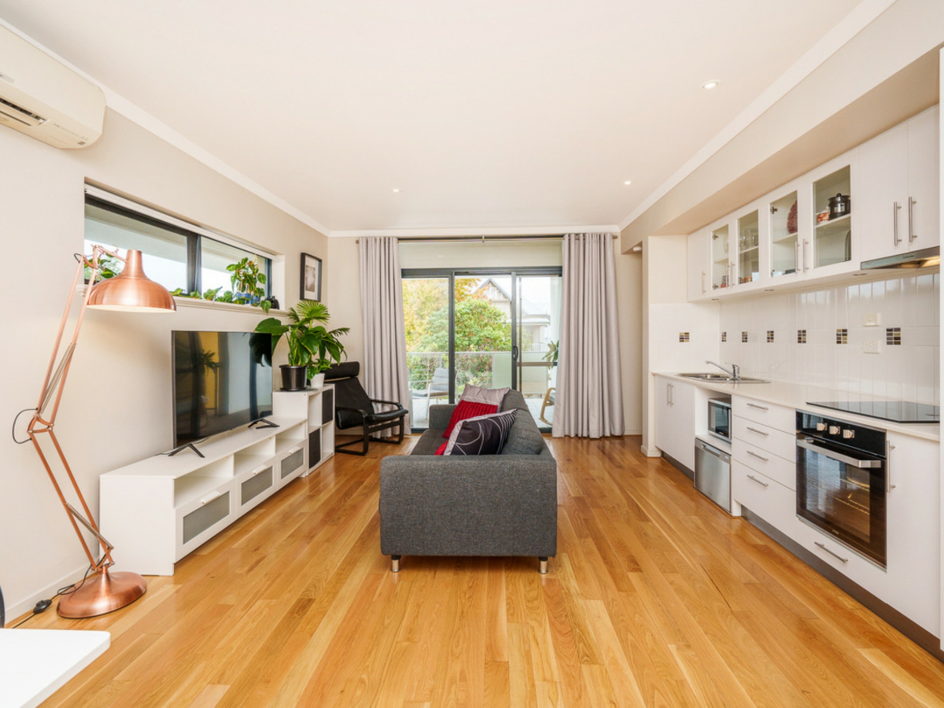 2/48-50 Outram Street — photo 3 of 21
