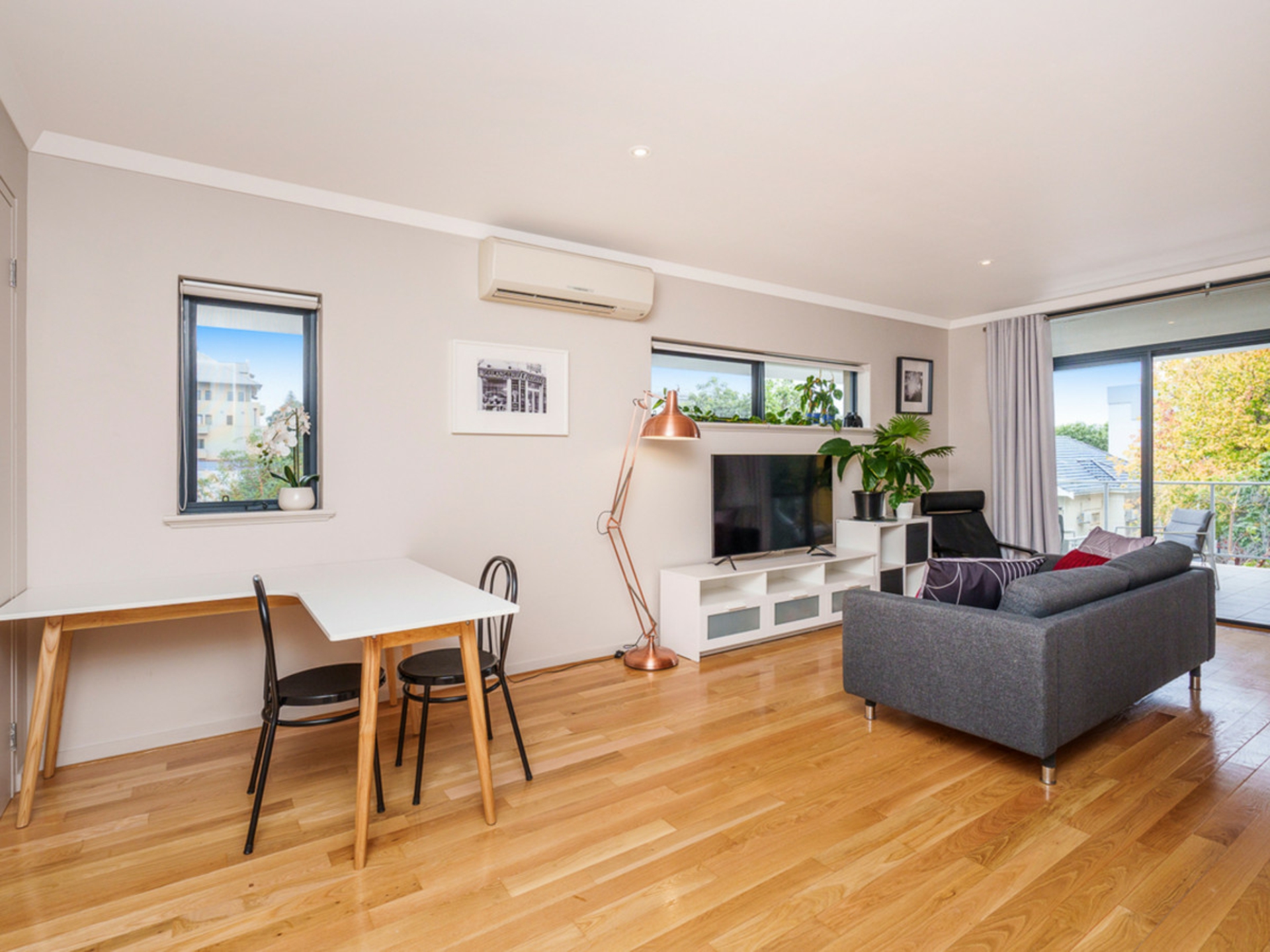 2/48-50 Outram Street — photo 10 of 21
