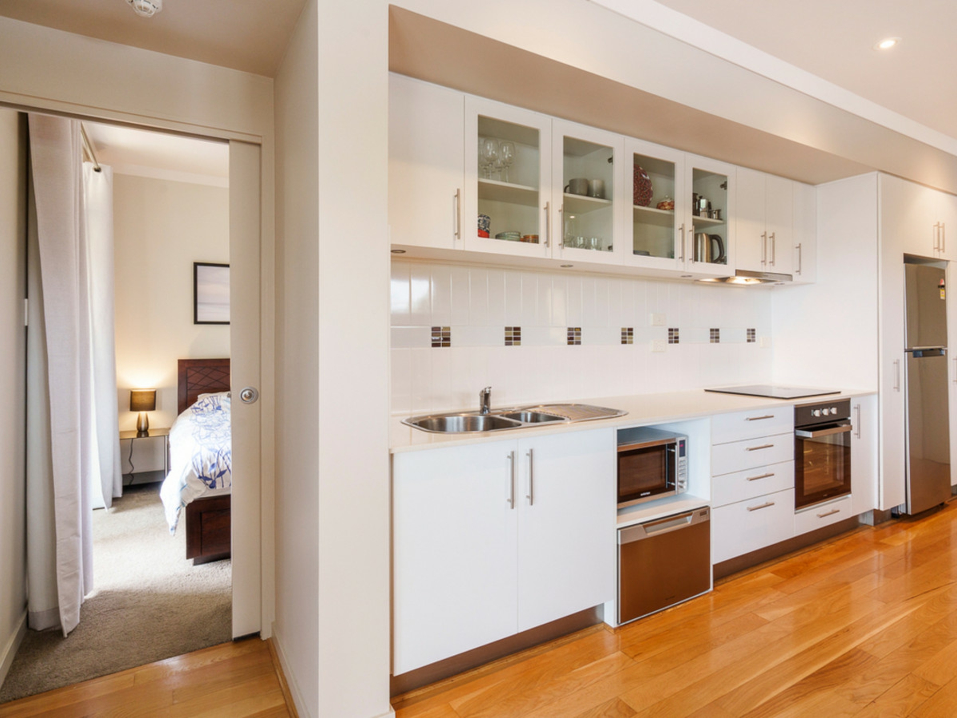 2/48-50 Outram Street — photo 11 of 21
