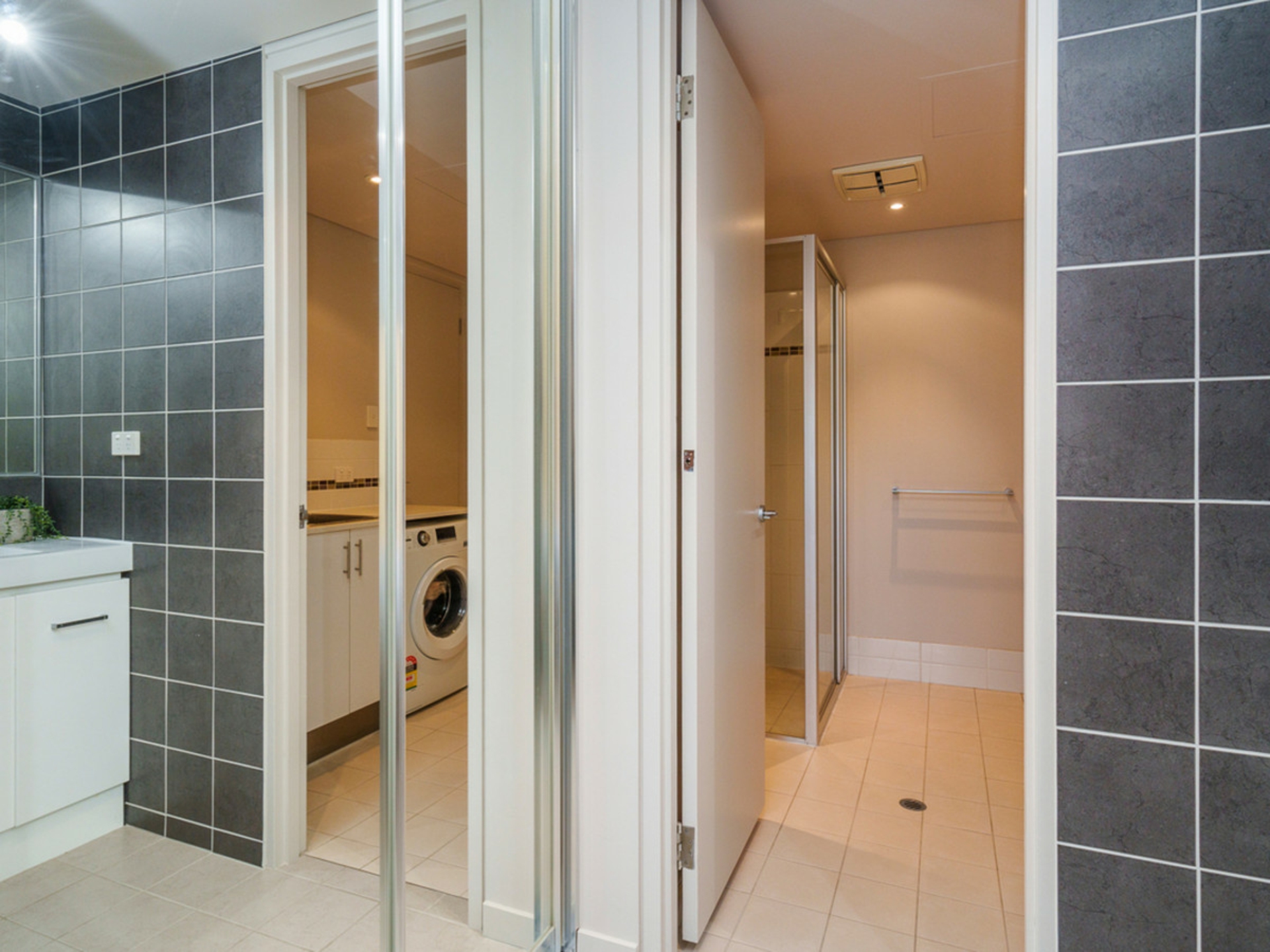 2/48-50 Outram Street — photo 15 of 21