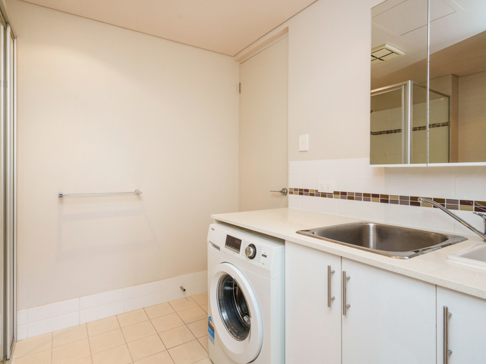 2/48-50 Outram Street — photo 16 of 21