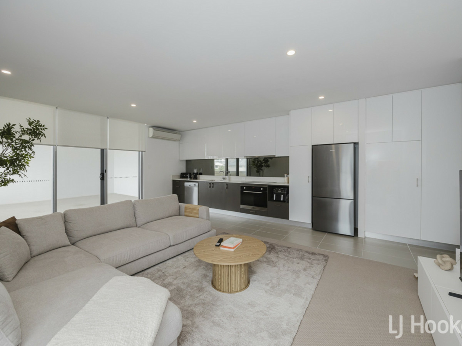408/1 Bristol Lane Apartments (44) — photo 4 of 19