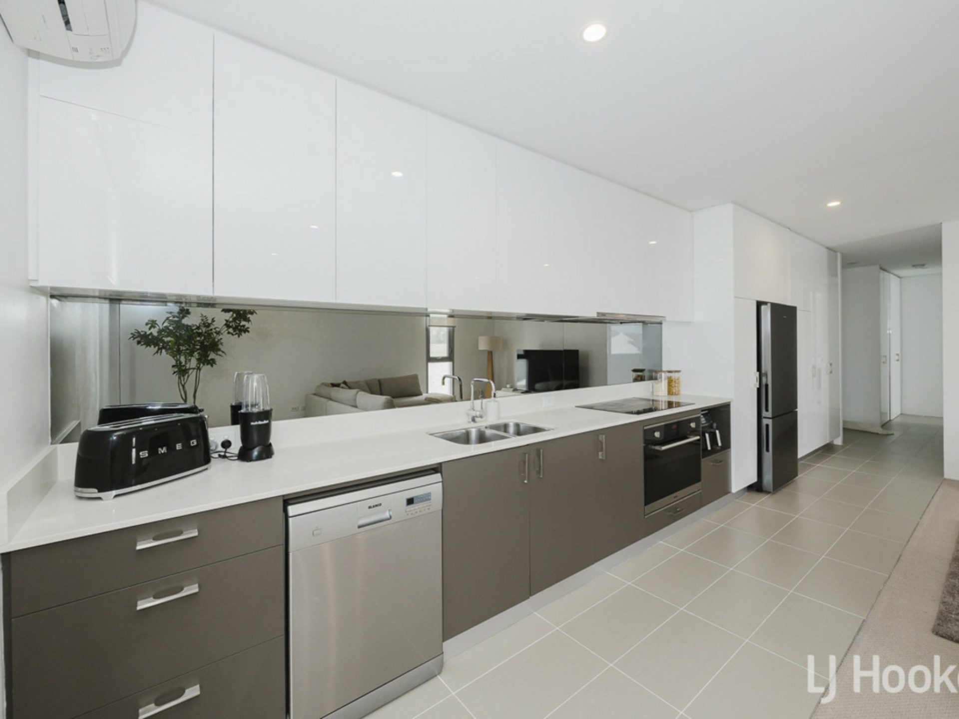 408/1 Bristol Lane Apartments (44) — photo 6 of 19