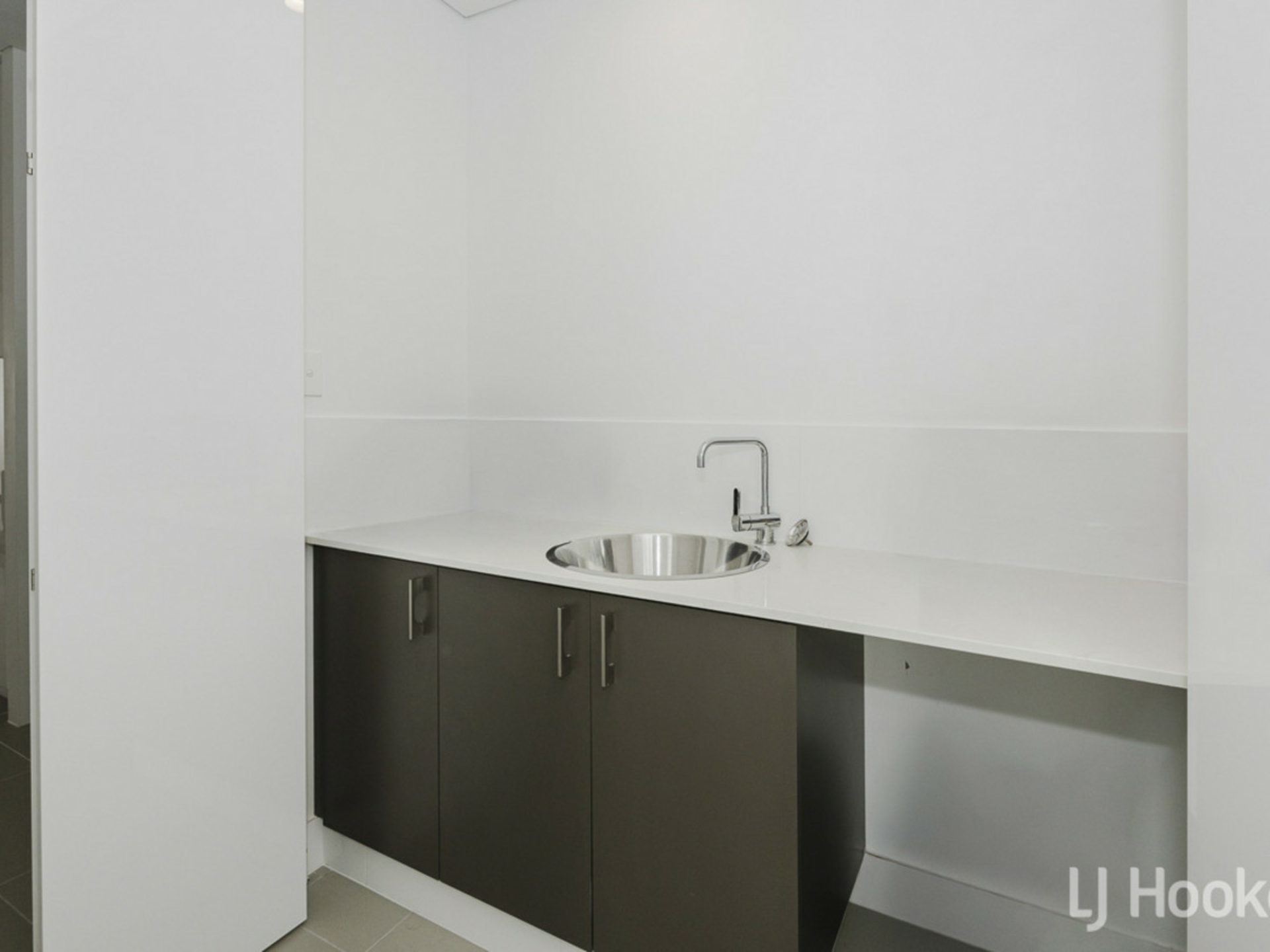 408/1 Bristol Lane Apartments (44) — photo 9 of 19