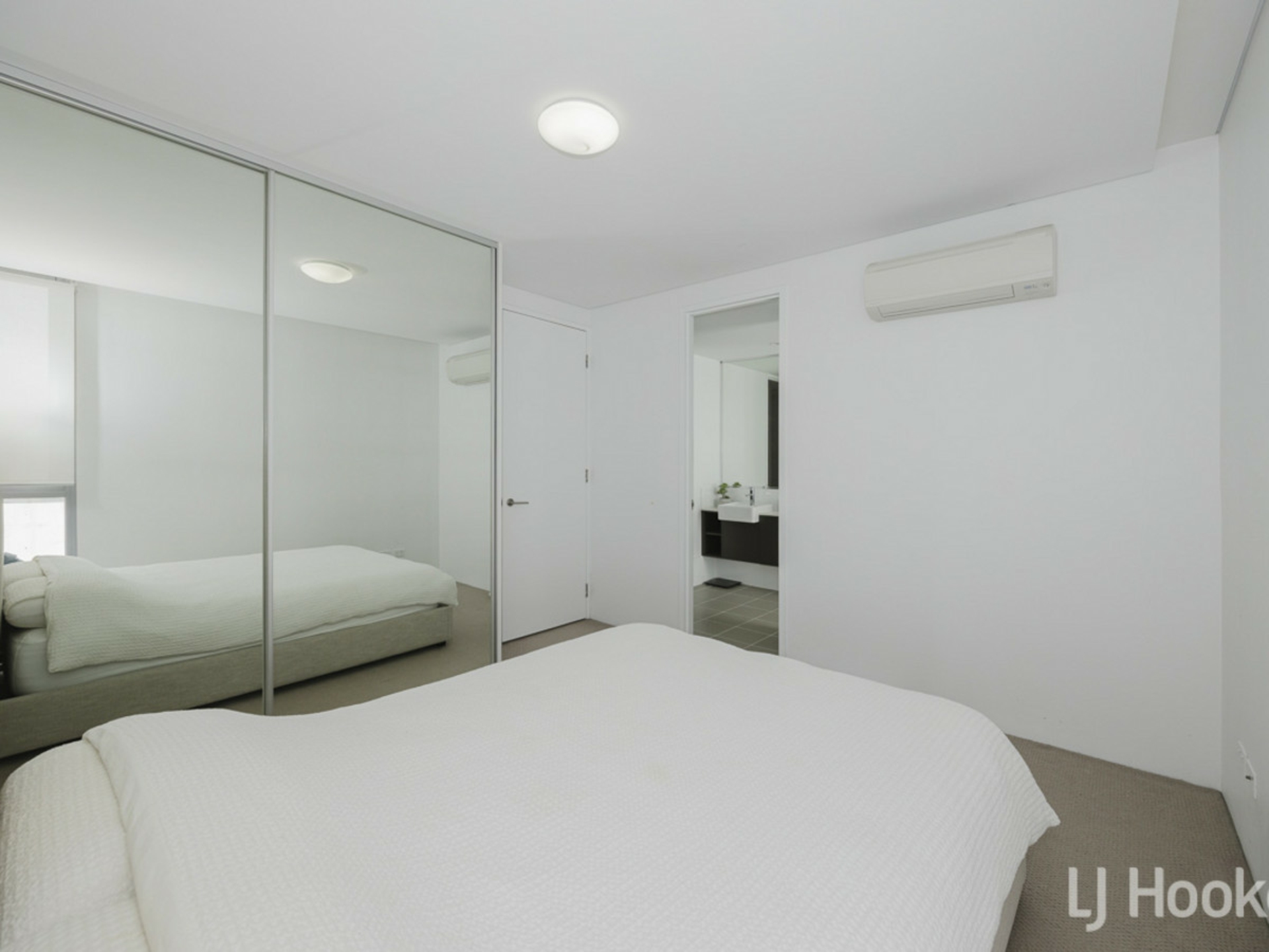 408/1 Bristol Lane Apartments (44) — photo 12 of 19