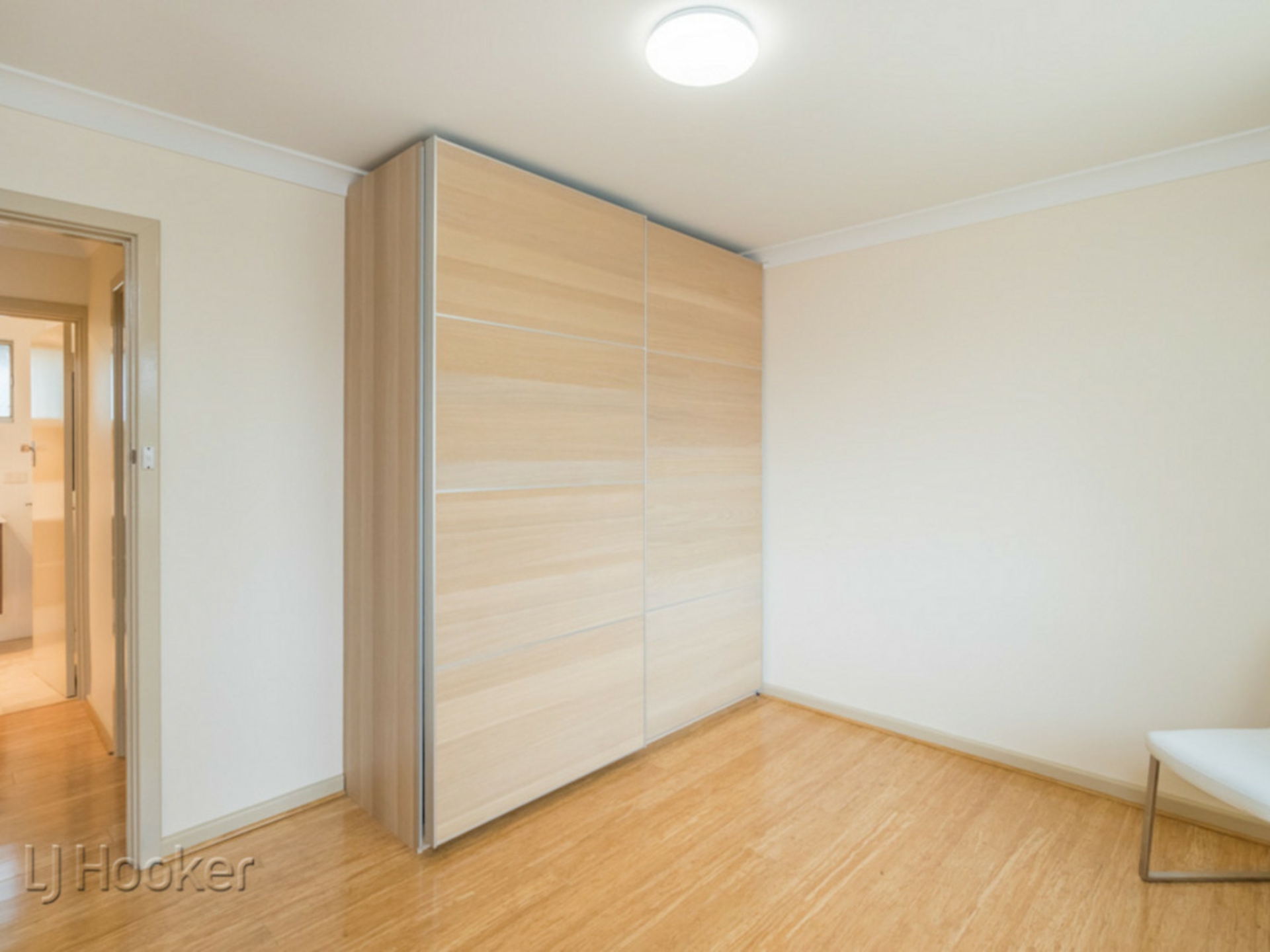 21/222 Whatley Crescent — photo 3 of 16